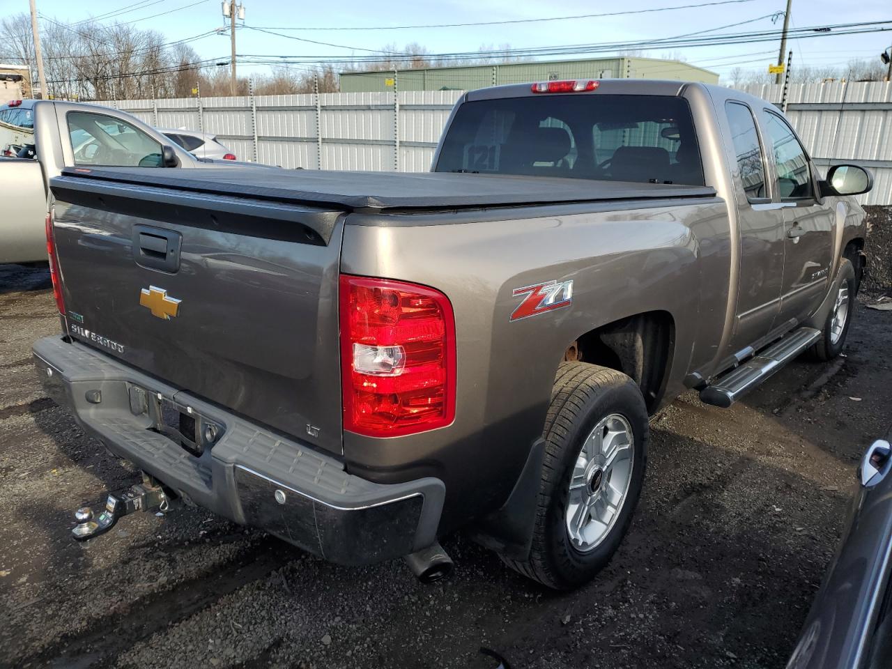 Photo 2 VIN: 1GCRKSE75CZ283109 - CHEVROLET SILVERADO 