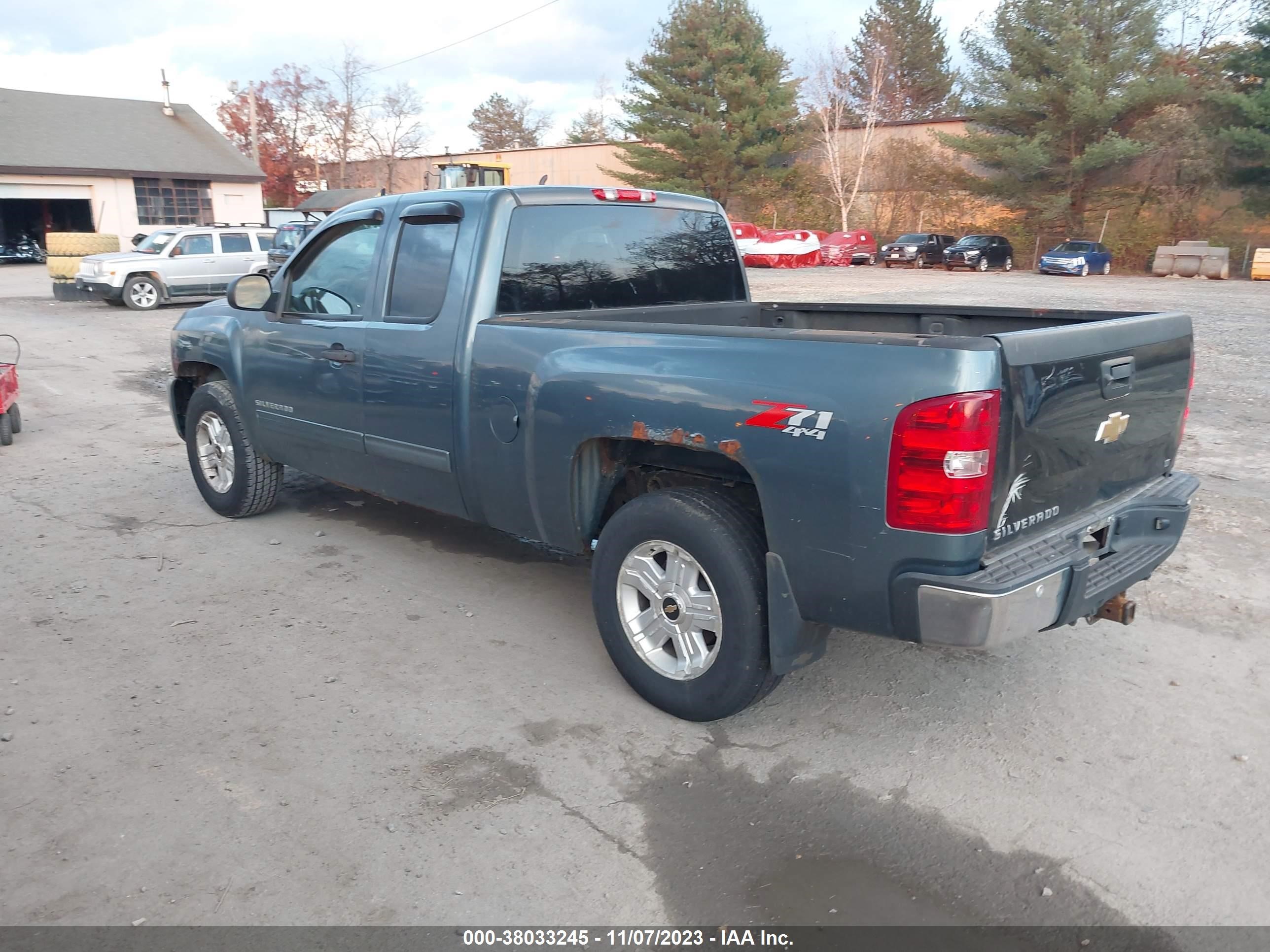 Photo 2 VIN: 1GCRKSE75CZ305402 - CHEVROLET SILVERADO 