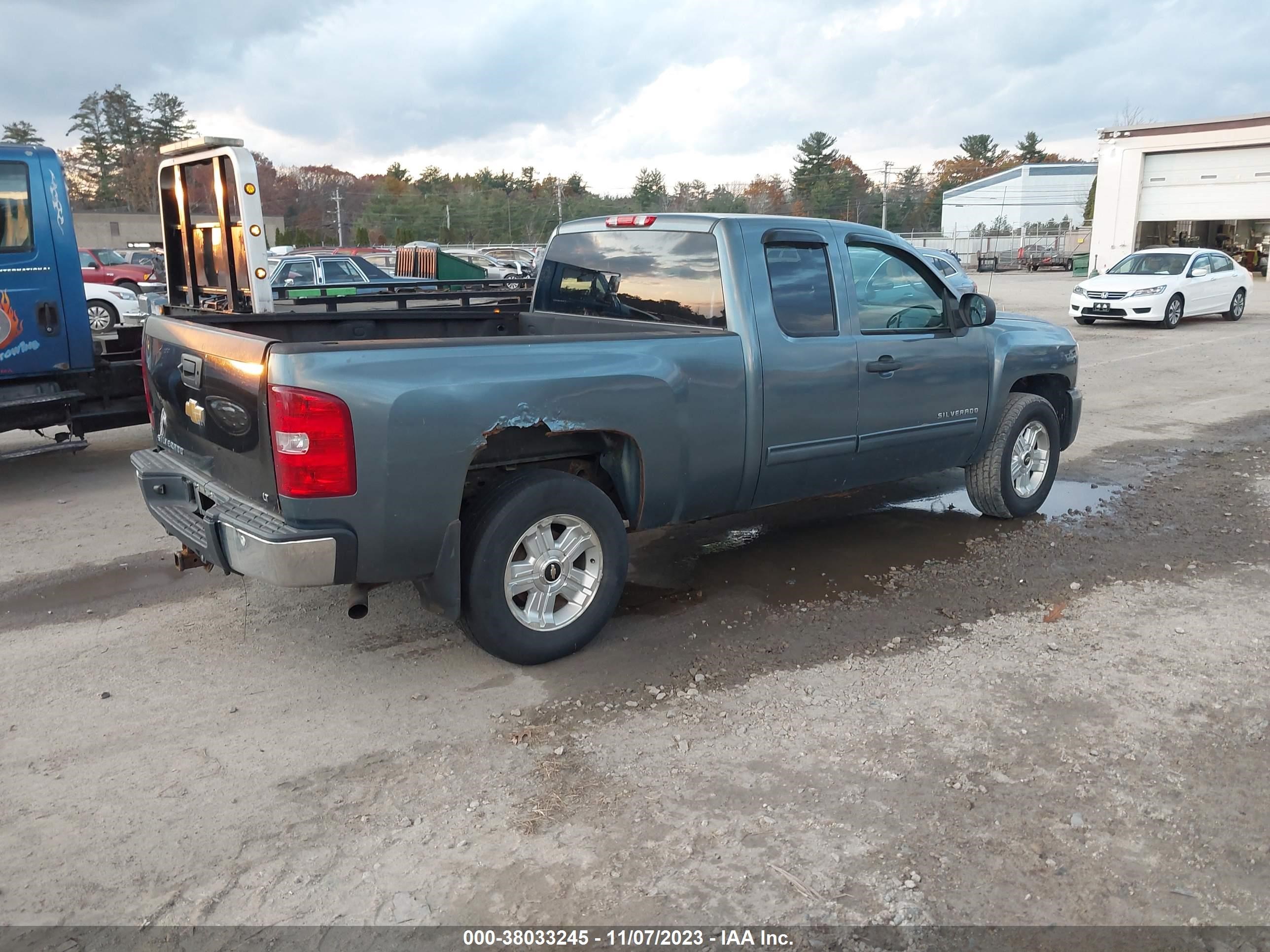 Photo 3 VIN: 1GCRKSE75CZ305402 - CHEVROLET SILVERADO 