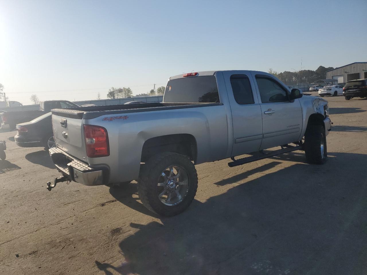 Photo 2 VIN: 1GCRKSE75DZ388847 - CHEVROLET SILVERADO 