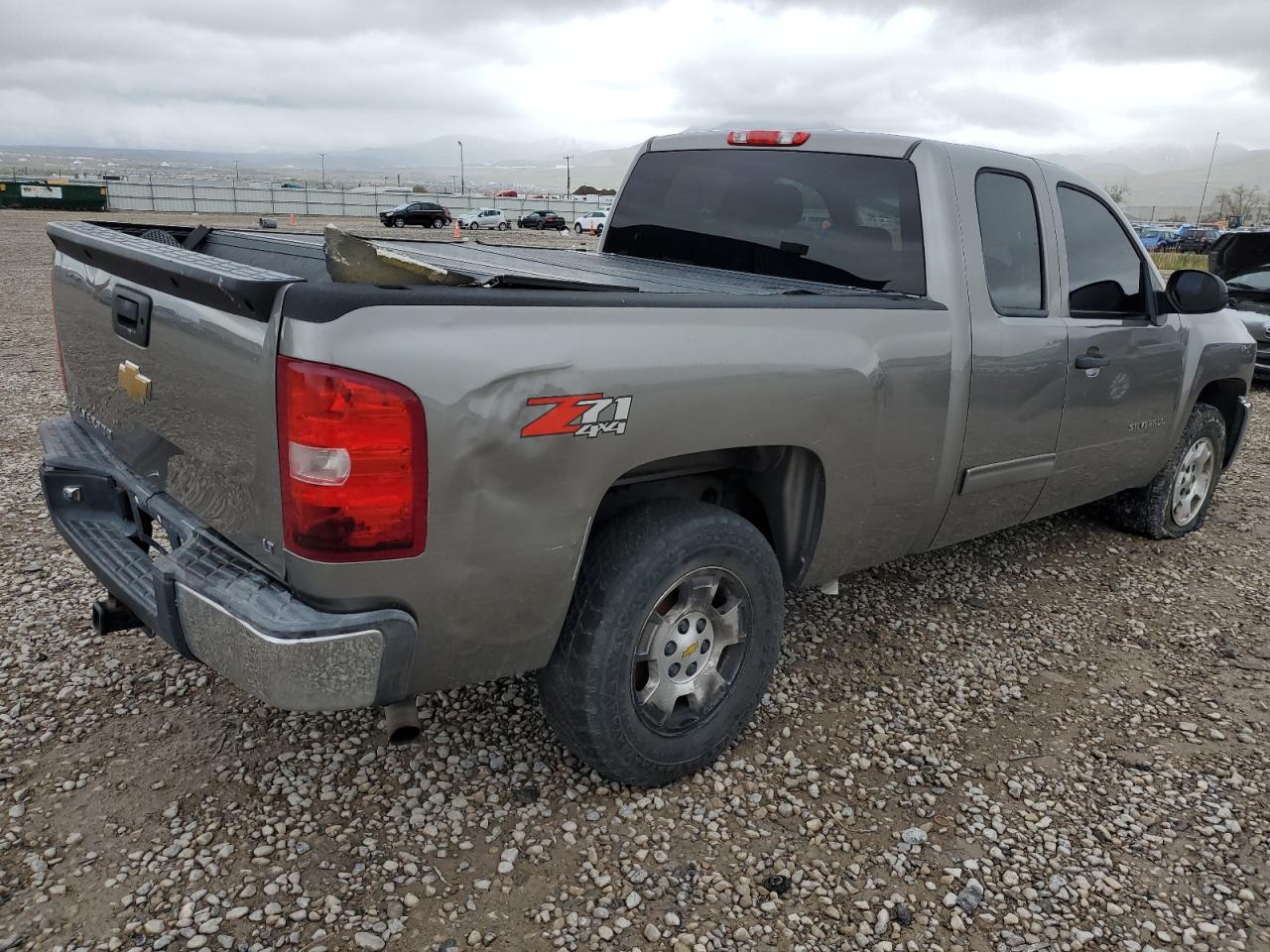 Photo 2 VIN: 1GCRKSE76DZ292807 - CHEVROLET SILVERADO 