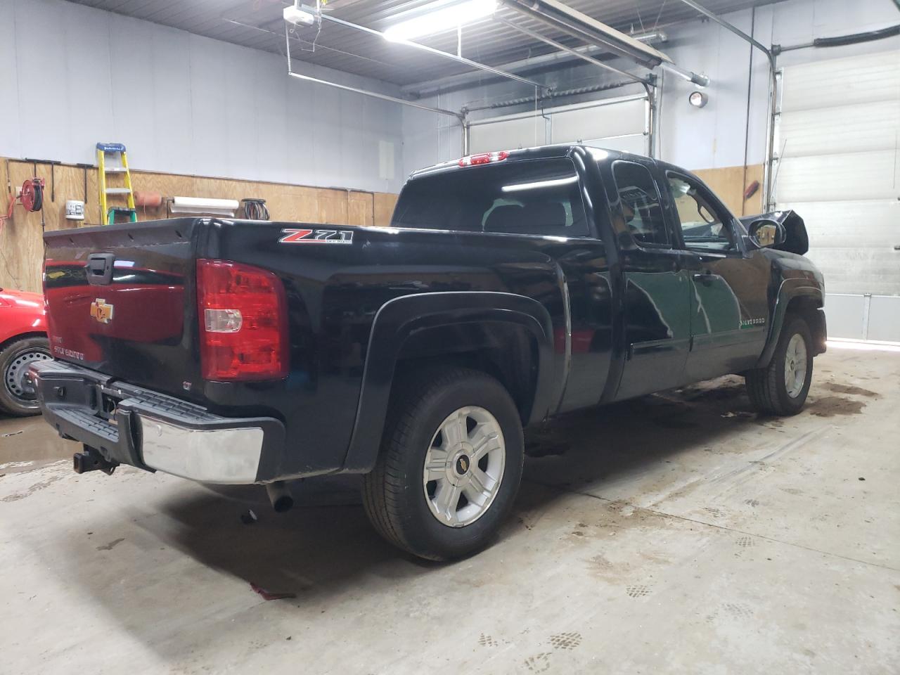 Photo 2 VIN: 1GCRKSE77CZ128609 - CHEVROLET SILVERADO 