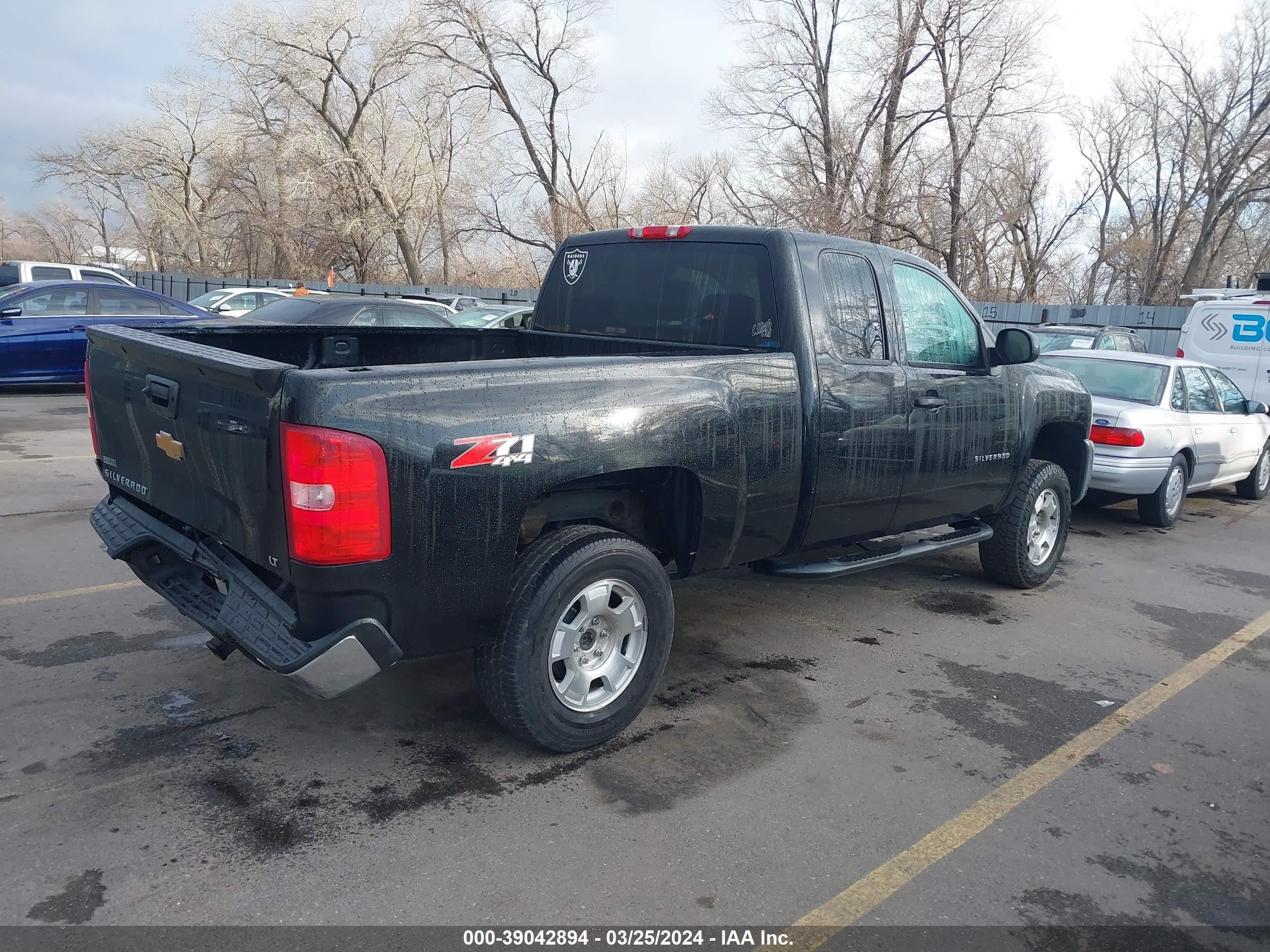 Photo 3 VIN: 1GCRKSE77CZ240763 - CHEVROLET SILVERADO 