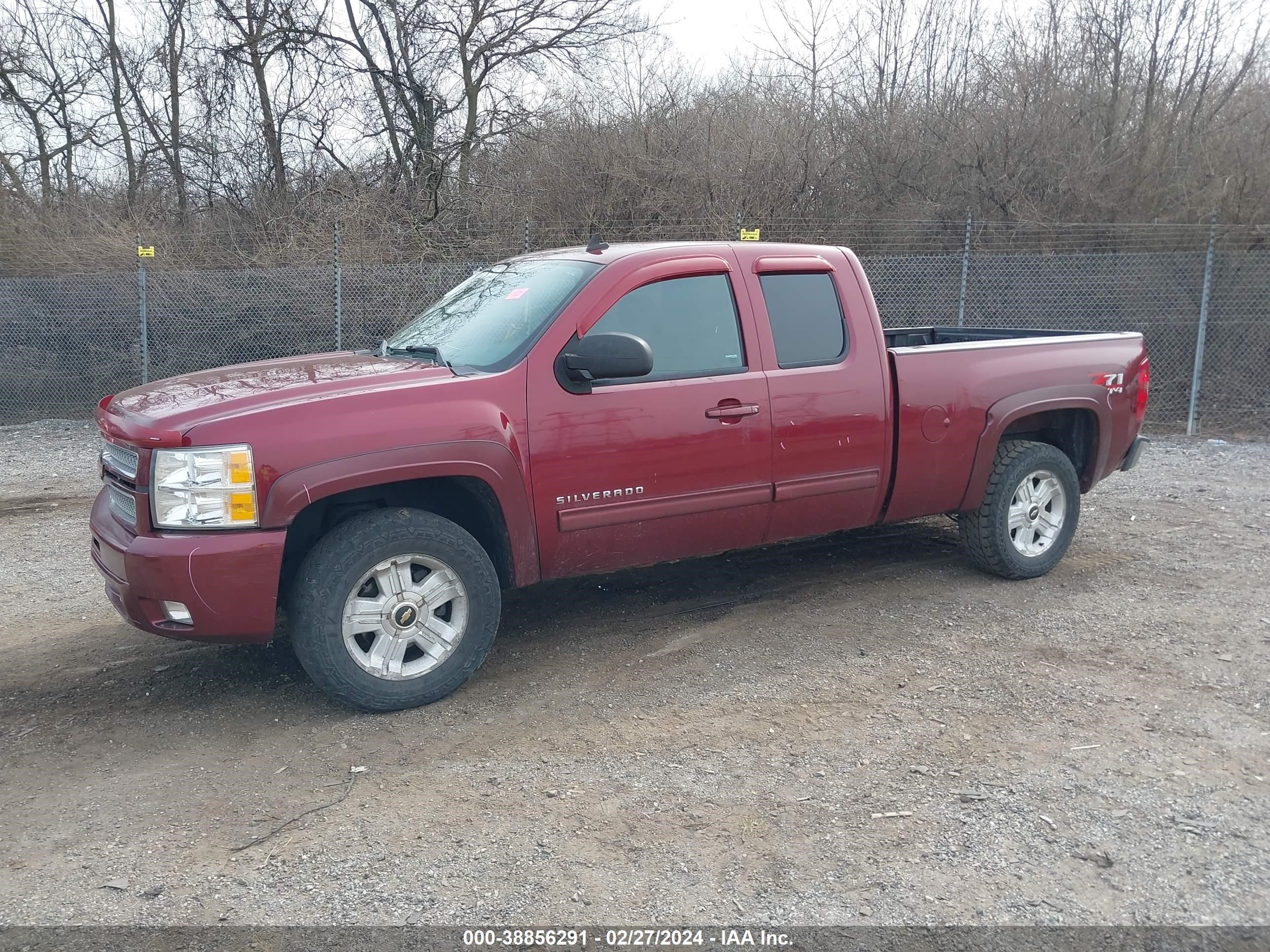 Photo 2 VIN: 1GCRKSE77DZ228548 - CHEVROLET SILVERADO 