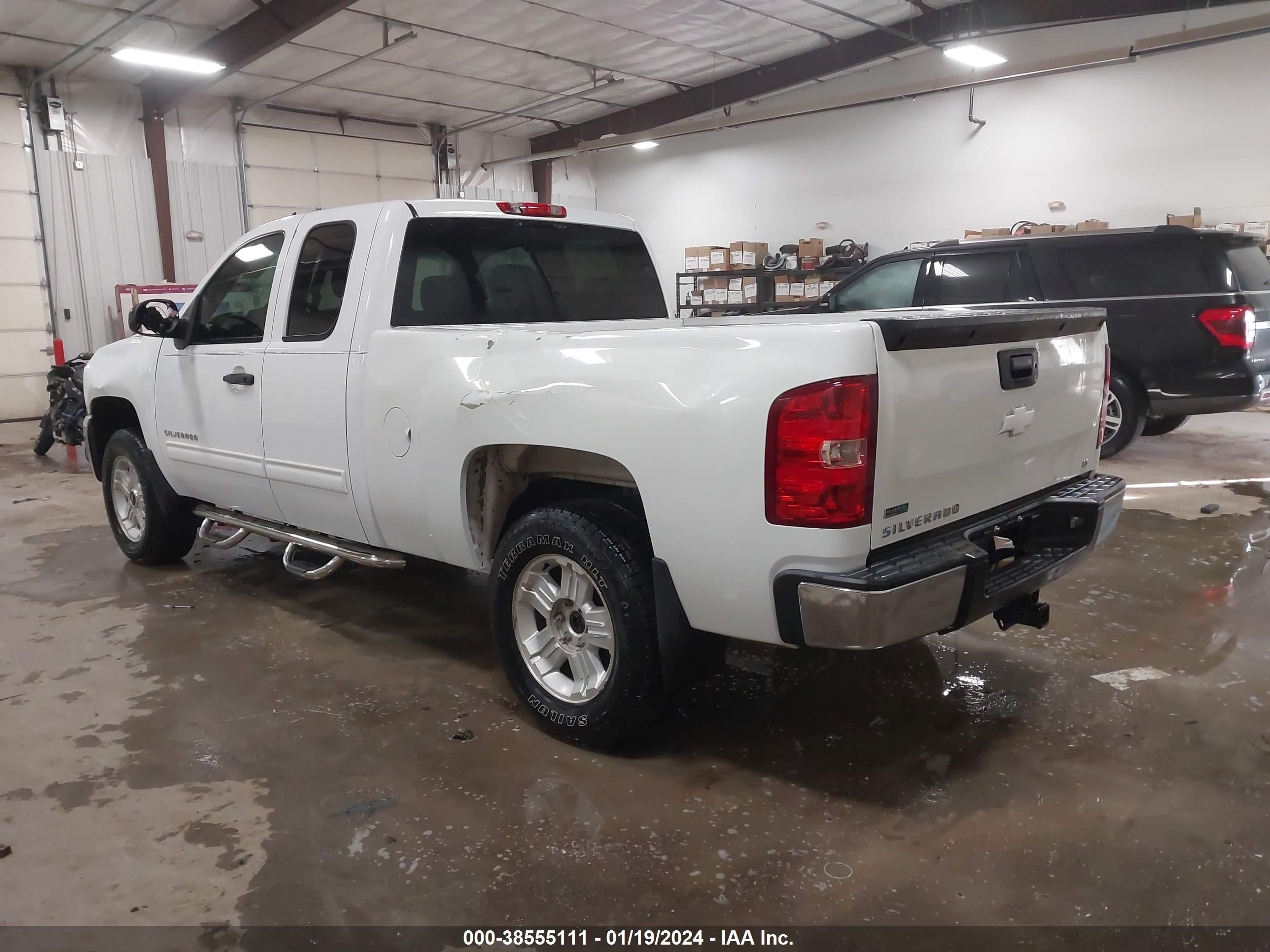 Photo 2 VIN: 1GCRKSE78CZ158511 - CHEVROLET SILVERADO 