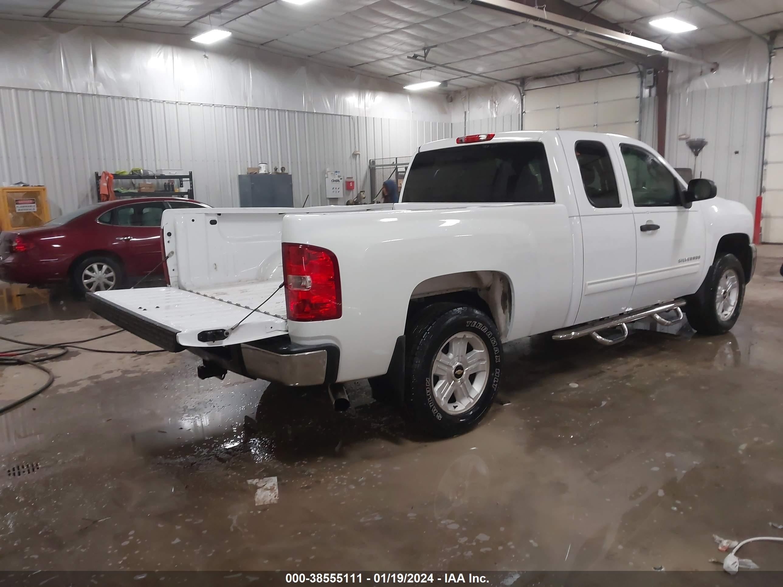 Photo 3 VIN: 1GCRKSE78CZ158511 - CHEVROLET SILVERADO 