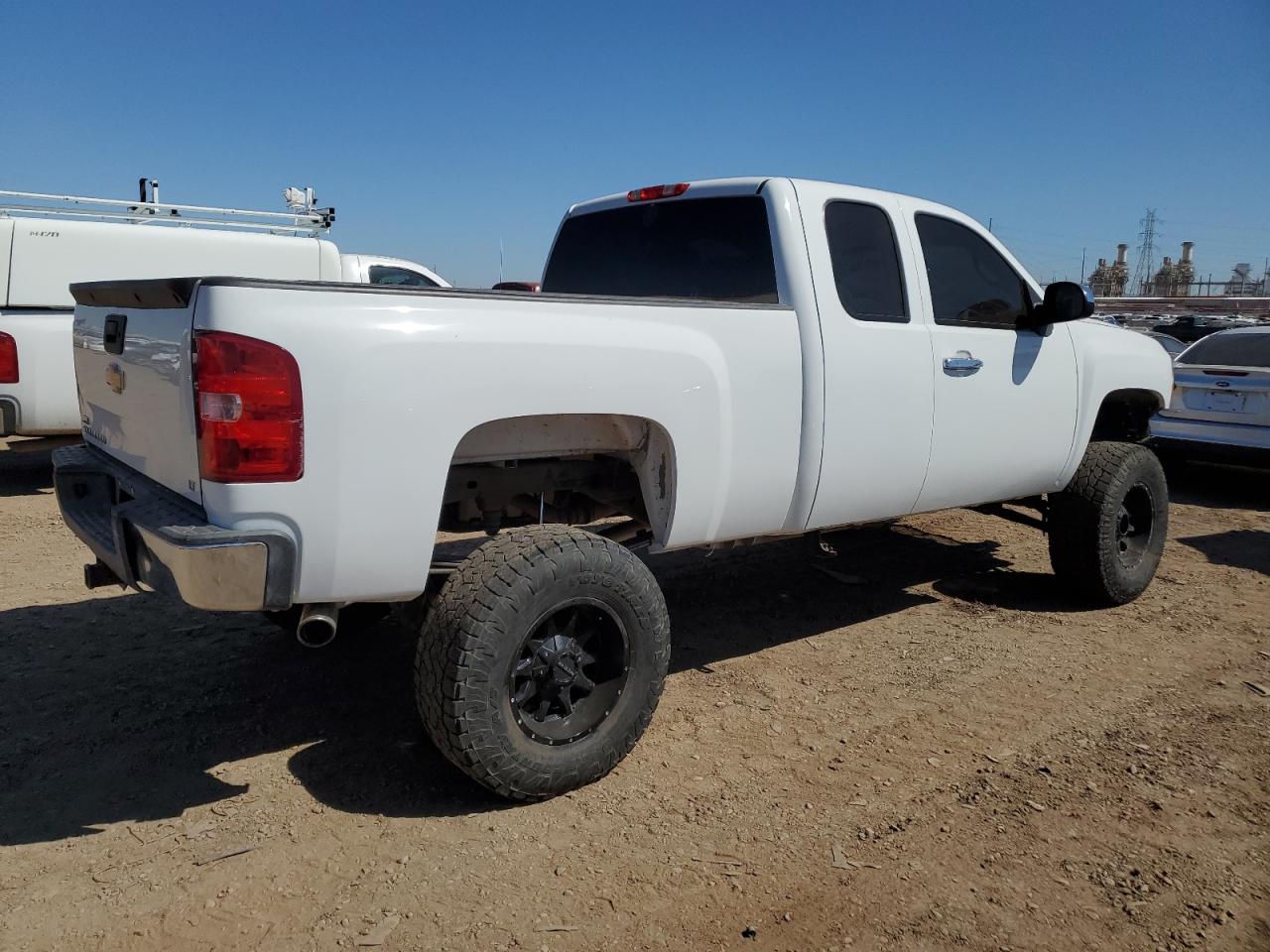 Photo 2 VIN: 1GCRKSE79CZ217808 - CHEVROLET SILVERADO 