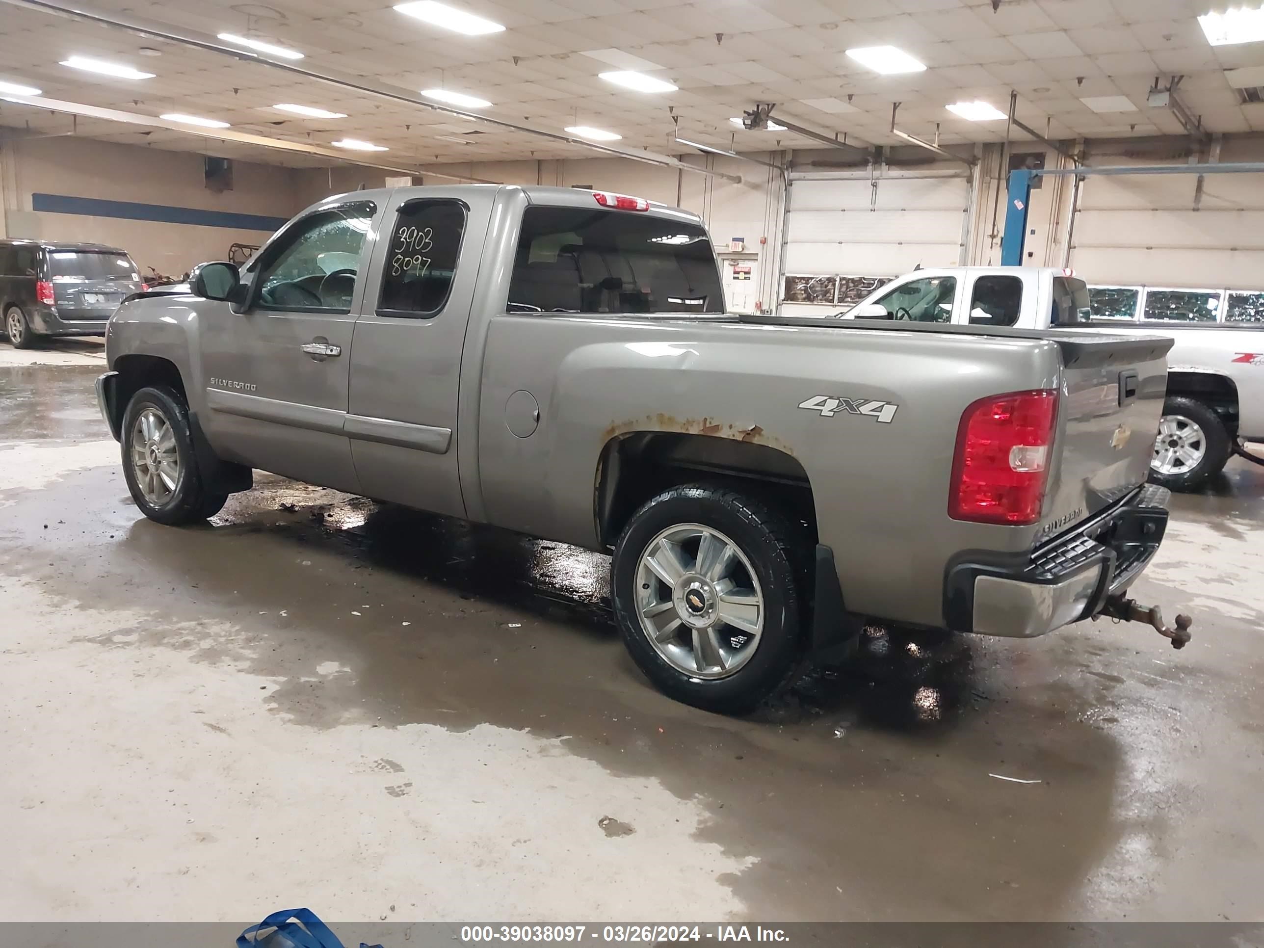 Photo 2 VIN: 1GCRKSE79DZ148166 - CHEVROLET SILVERADO 