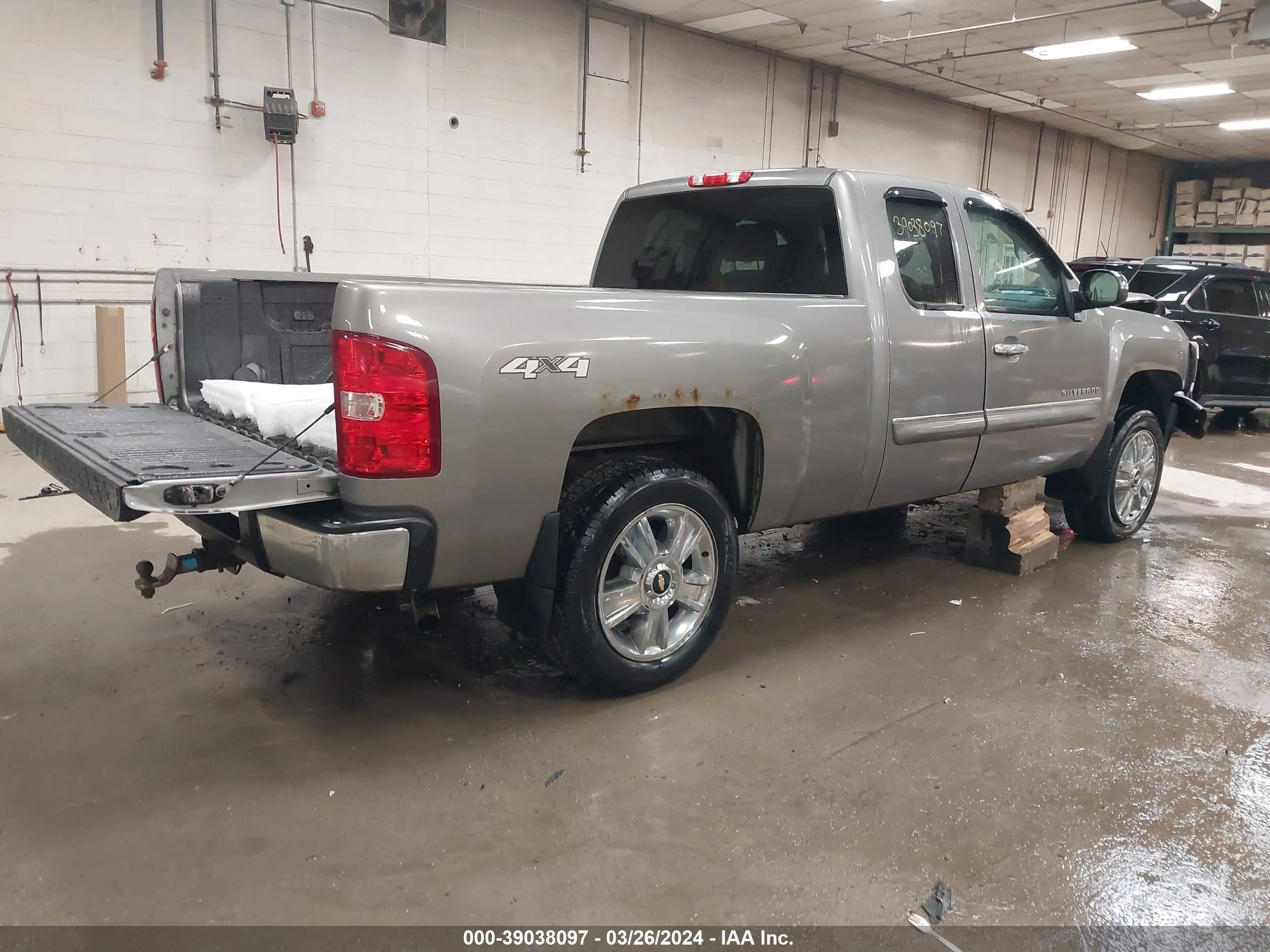 Photo 3 VIN: 1GCRKSE79DZ148166 - CHEVROLET SILVERADO 