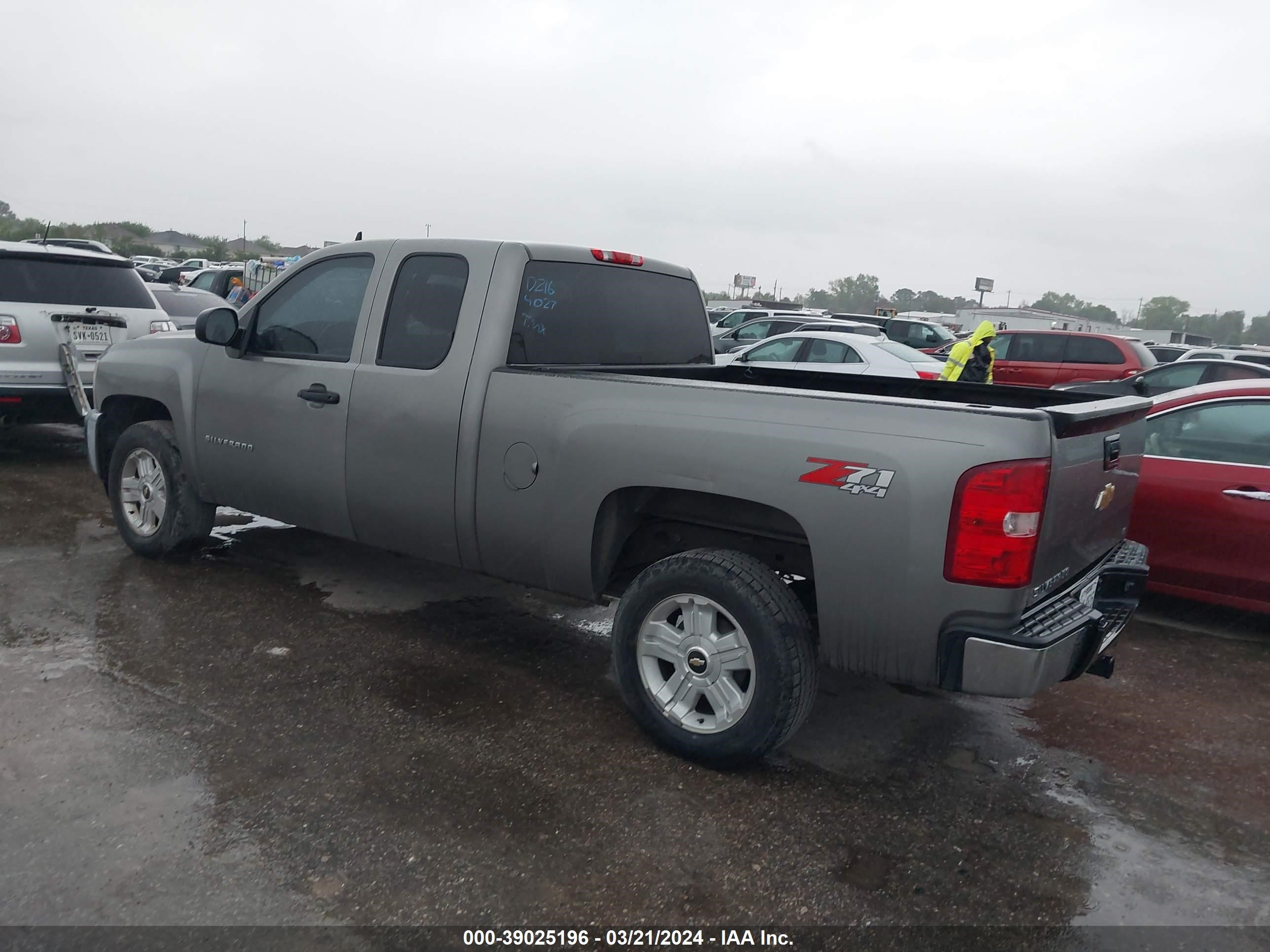 Photo 2 VIN: 1GCRKSE79DZ164027 - CHEVROLET SILVERADO 