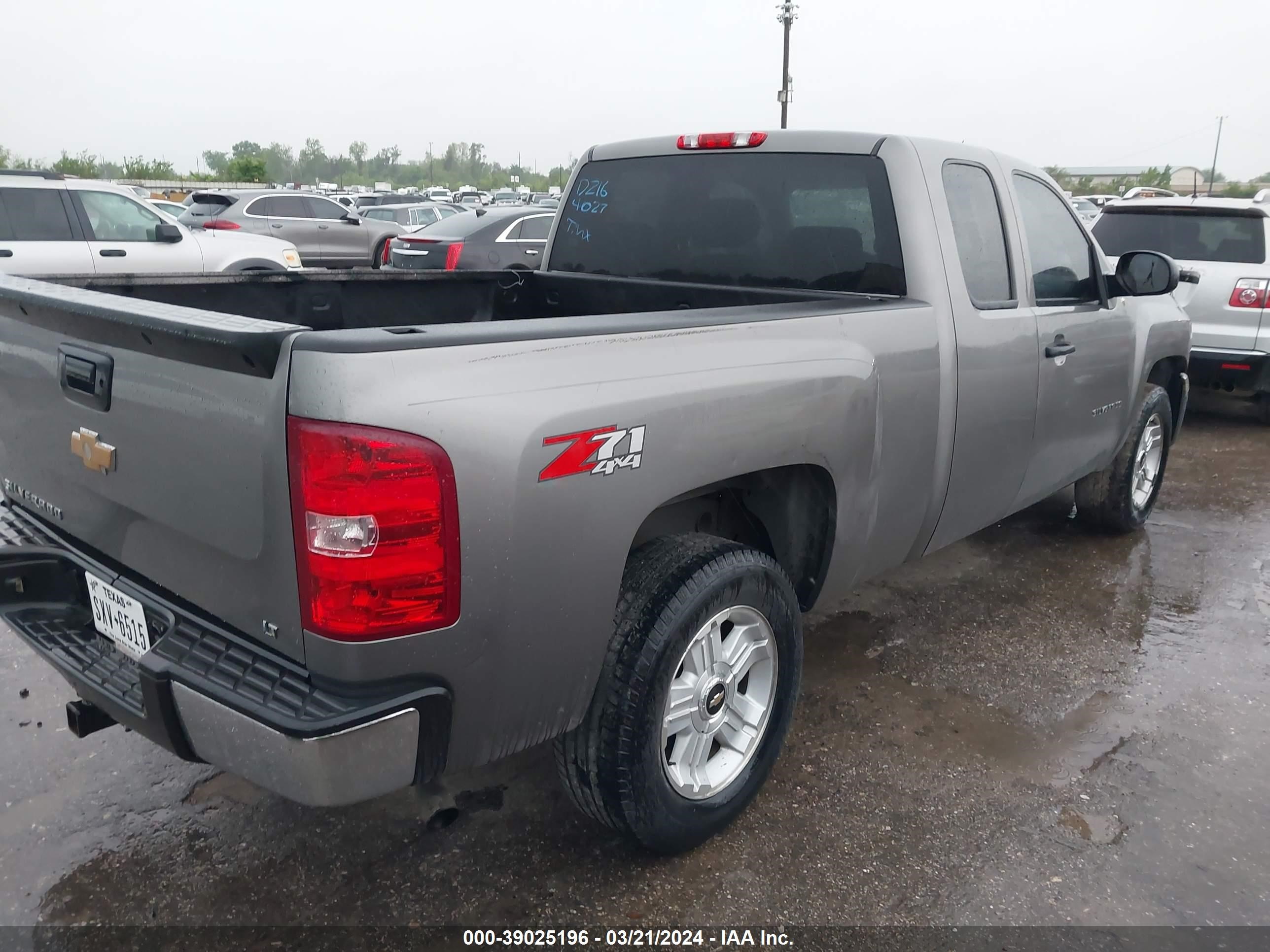 Photo 3 VIN: 1GCRKSE79DZ164027 - CHEVROLET SILVERADO 