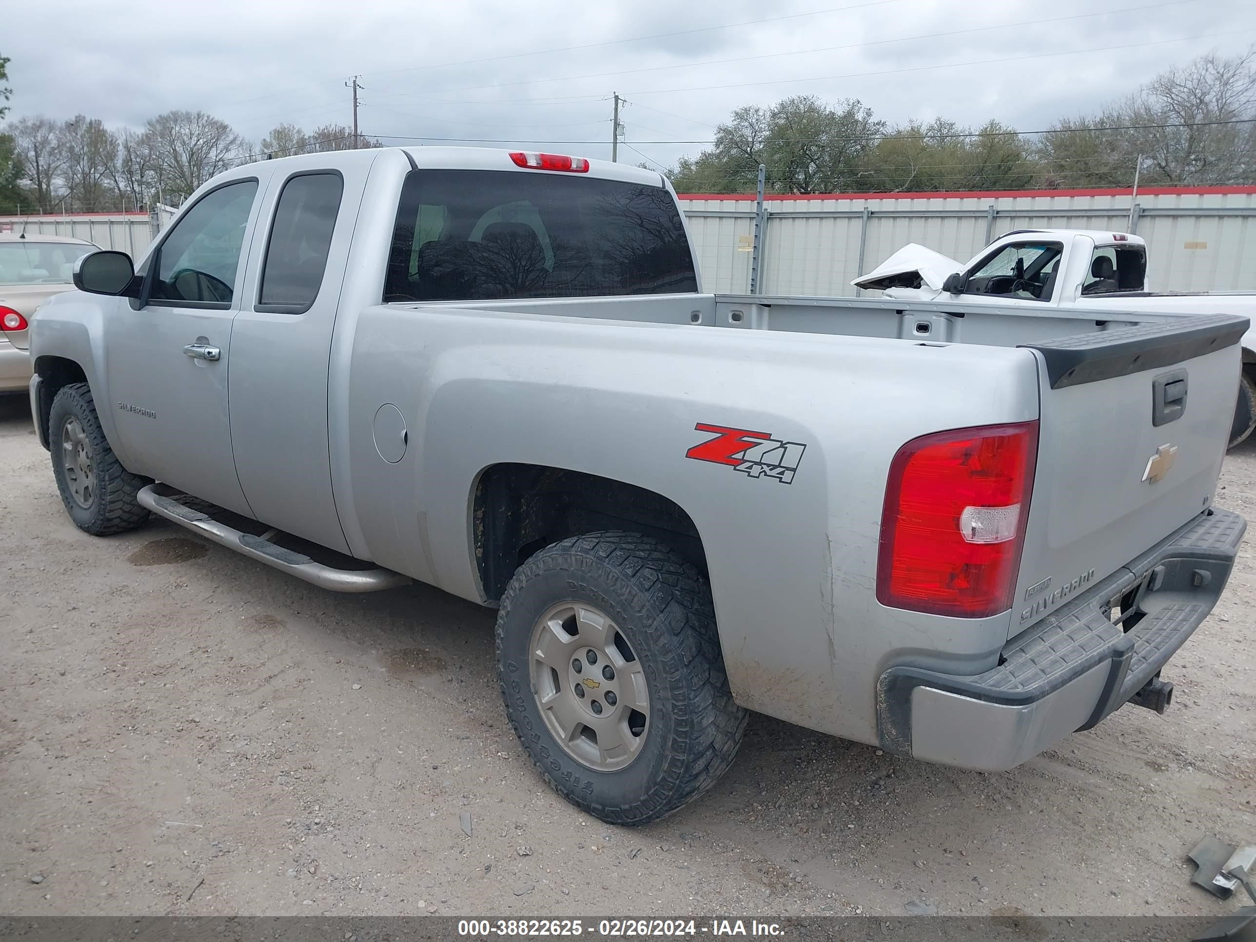 Photo 2 VIN: 1GCRKSE7XCZ156226 - CHEVROLET SILVERADO 