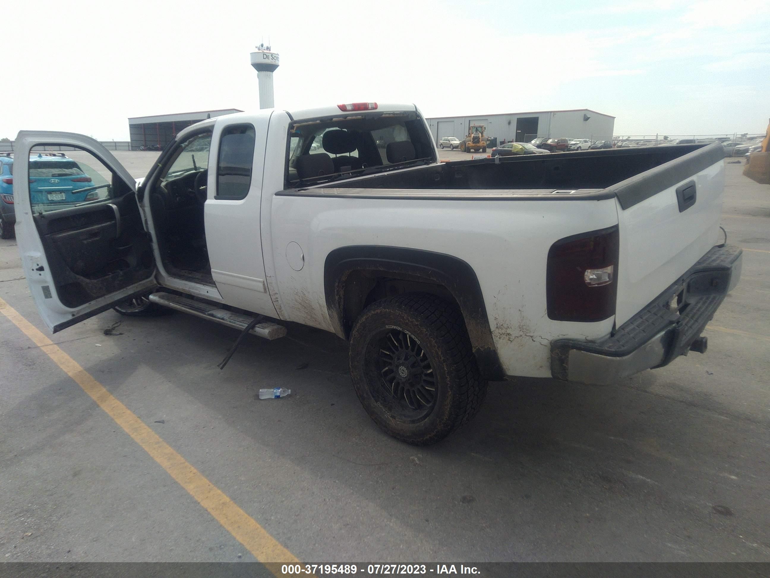 Photo 14 VIN: 1GCRKSE7XDZ152789 - CHEVROLET SILVERADO 