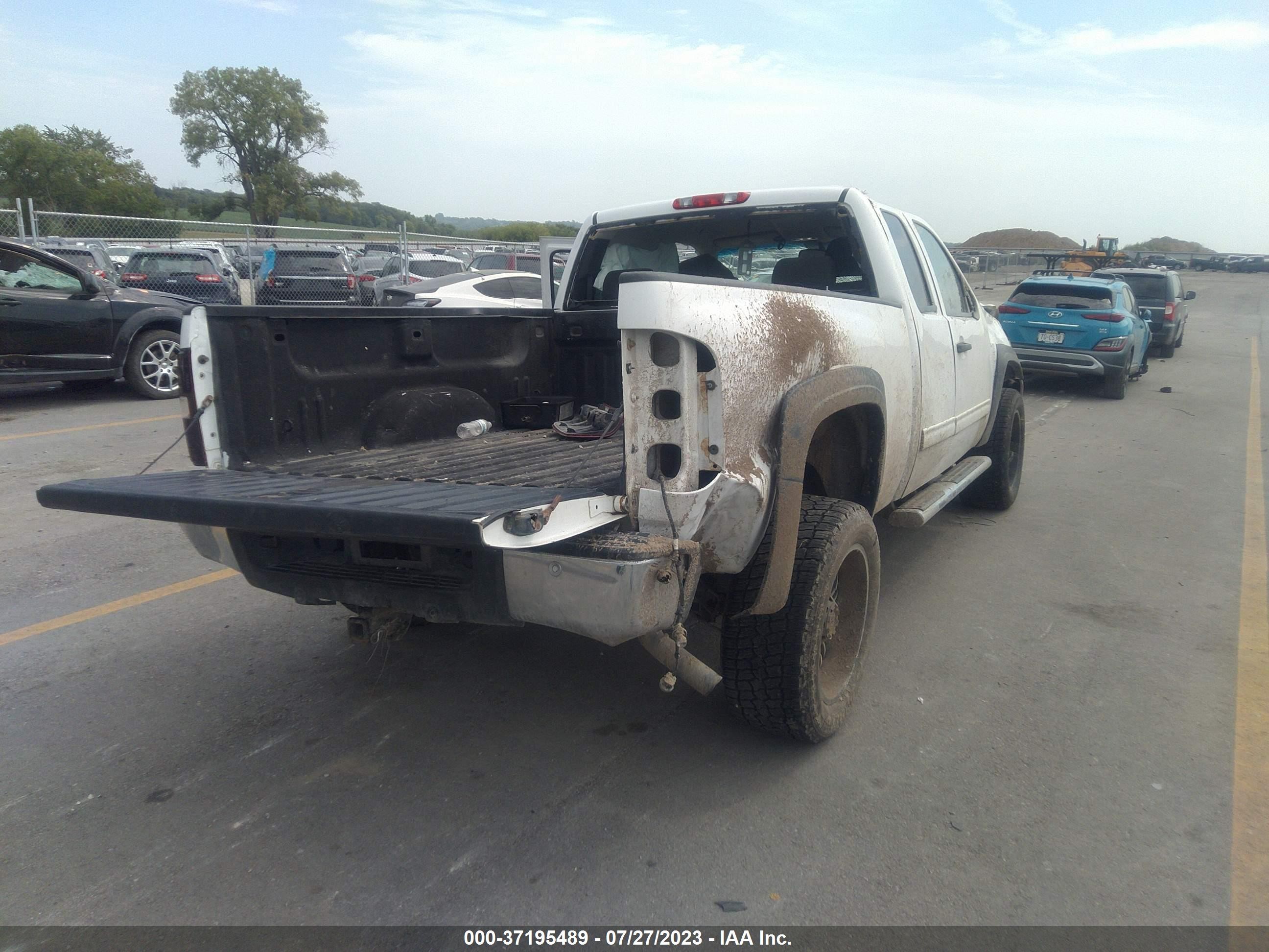 Photo 3 VIN: 1GCRKSE7XDZ152789 - CHEVROLET SILVERADO 