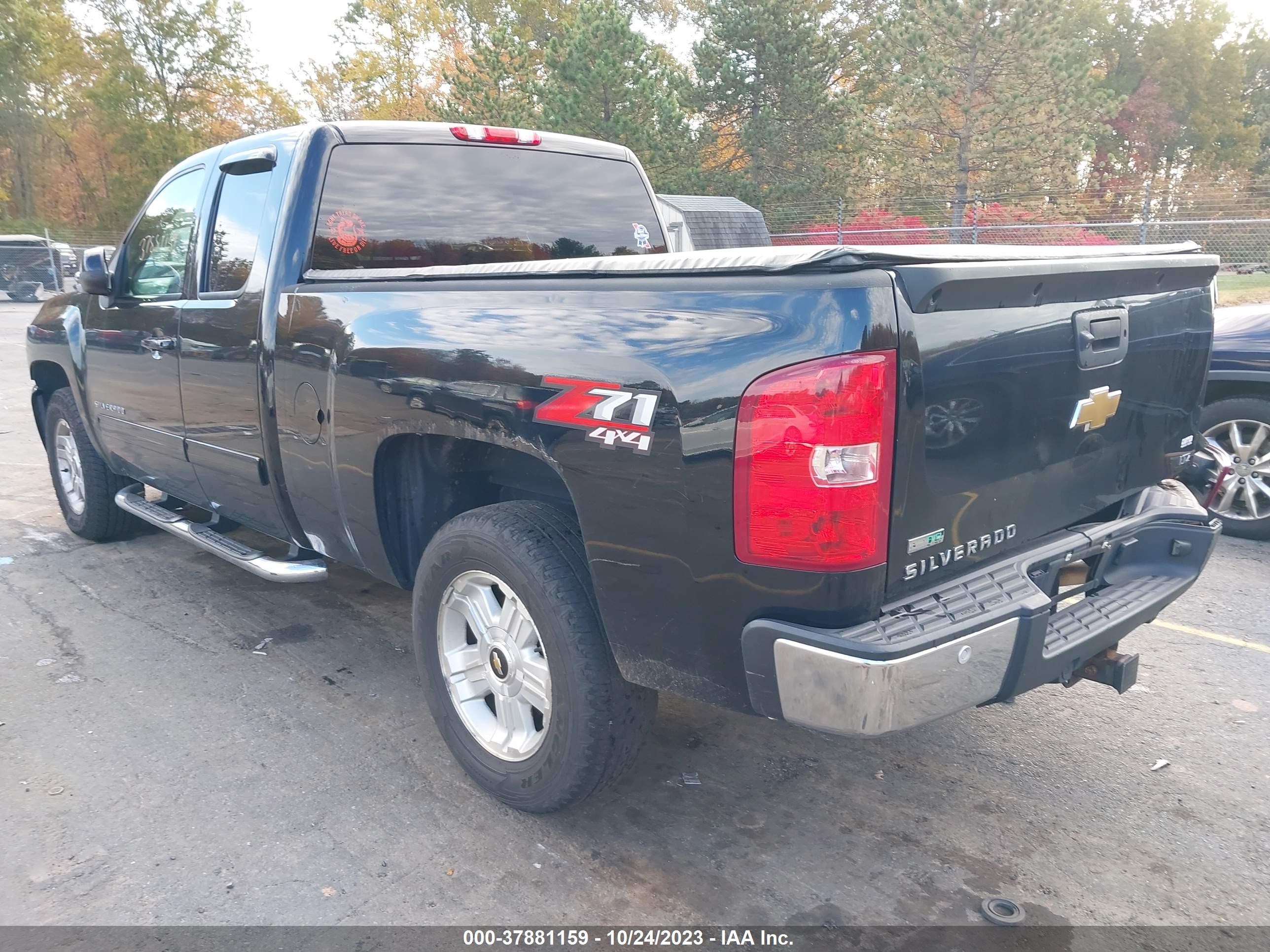 Photo 2 VIN: 1GCRKTE34BZ242827 - CHEVROLET SILVERADO 