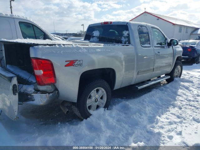 Photo 3 VIN: 1GCRKTE36BZ186809 - CHEVROLET SILVERADO 1500 