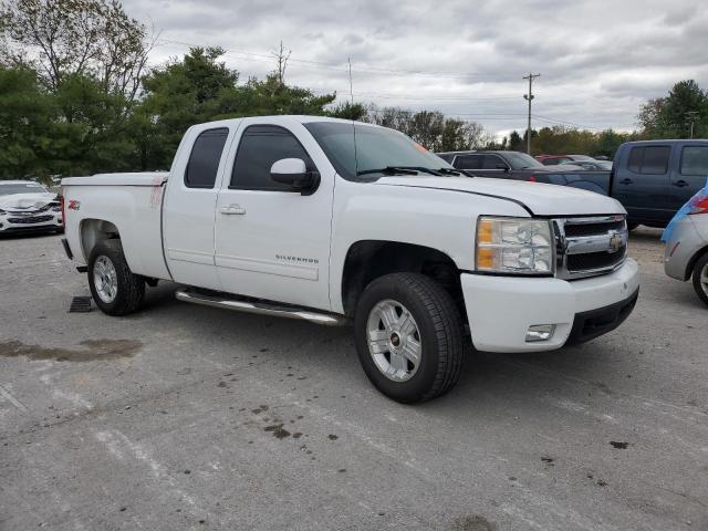 Photo 3 VIN: 1GCRKTE37BZ418480 - CHEVROLET SILVERADO 