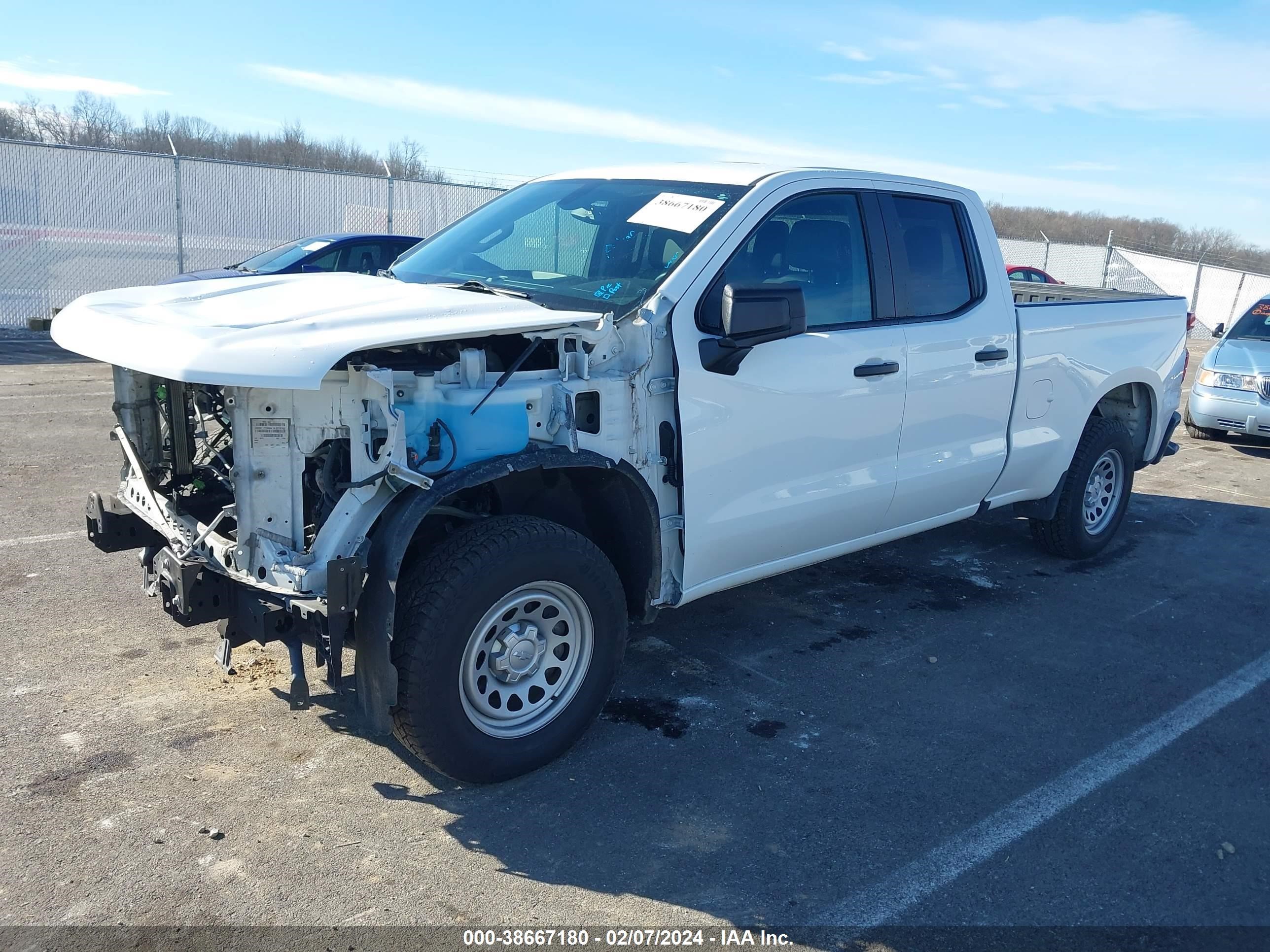 Photo 1 VIN: 1GCRWAEF6MZ323740 - CHEVROLET SILVERADO 