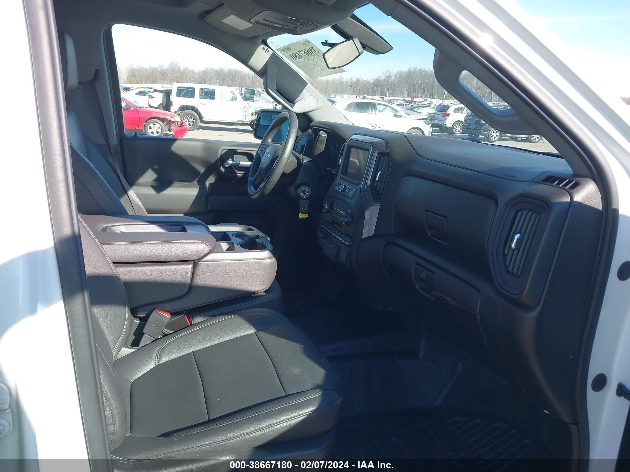 Photo 4 VIN: 1GCRWAEF6MZ323740 - CHEVROLET SILVERADO 