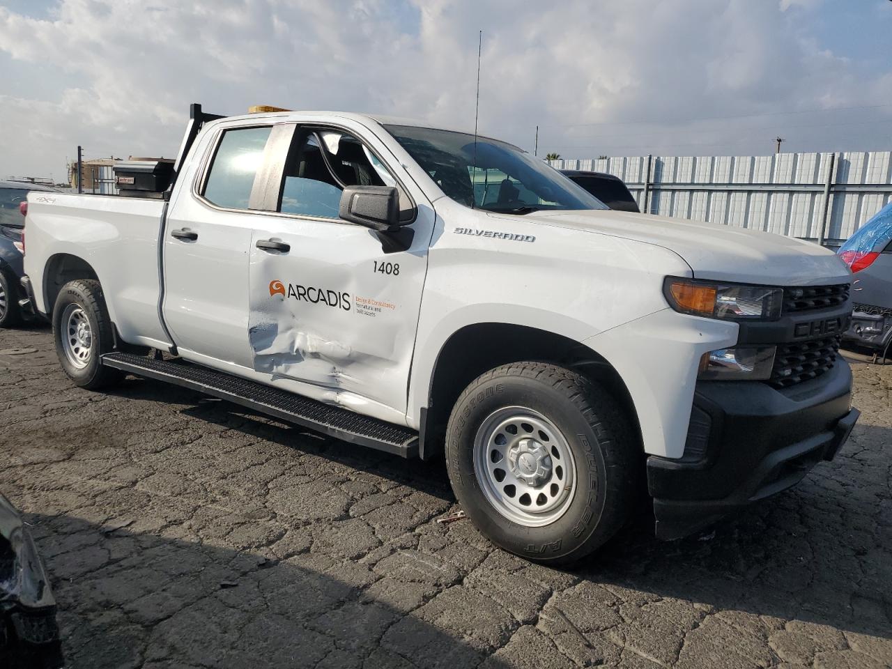 Photo 3 VIN: 1GCRYAEF9LZ303863 - CHEVROLET SILVERADO 