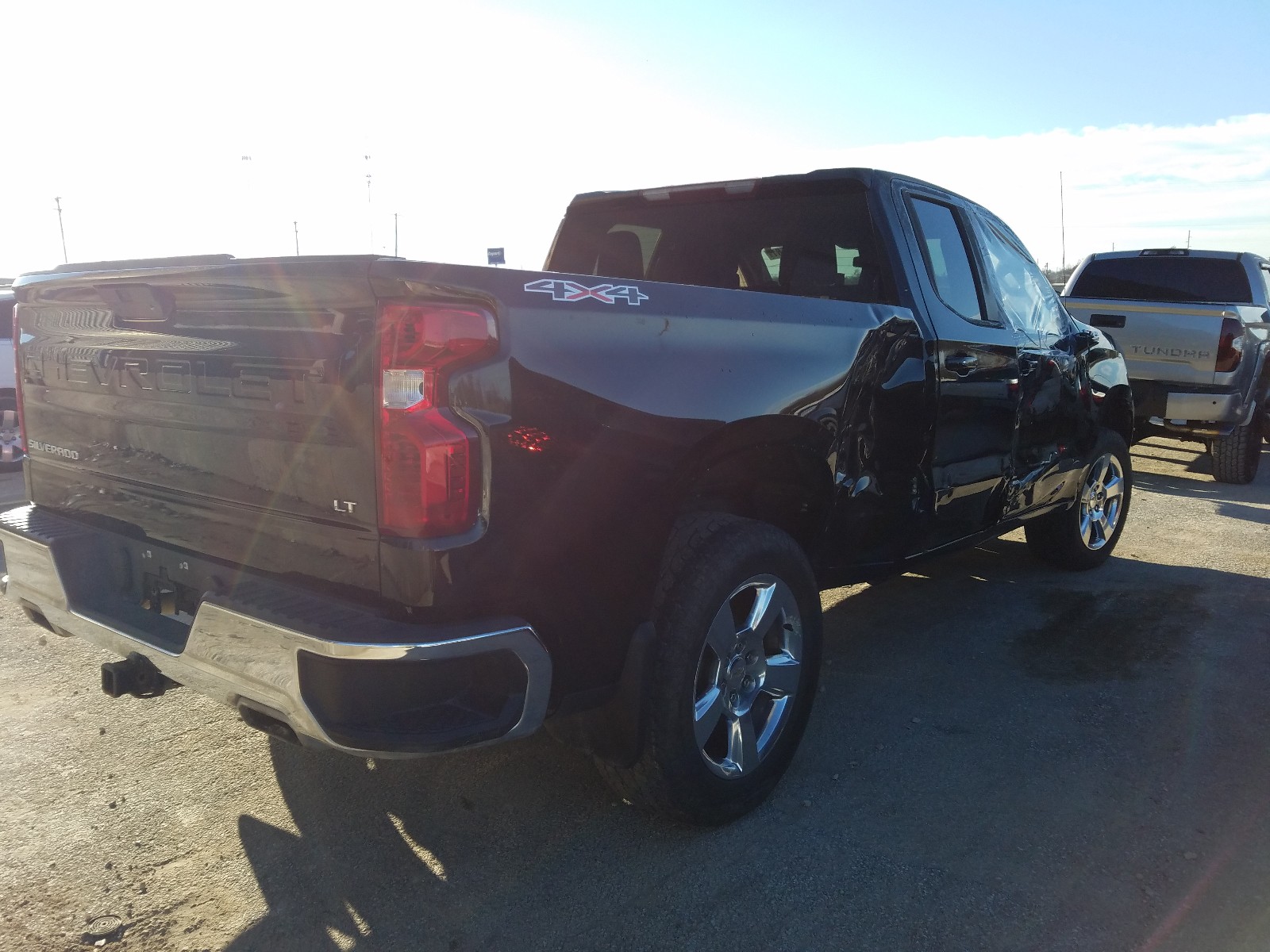 Photo 3 VIN: 1GCRYDED6KZ303950 - CHEVROLET SILVERADO 