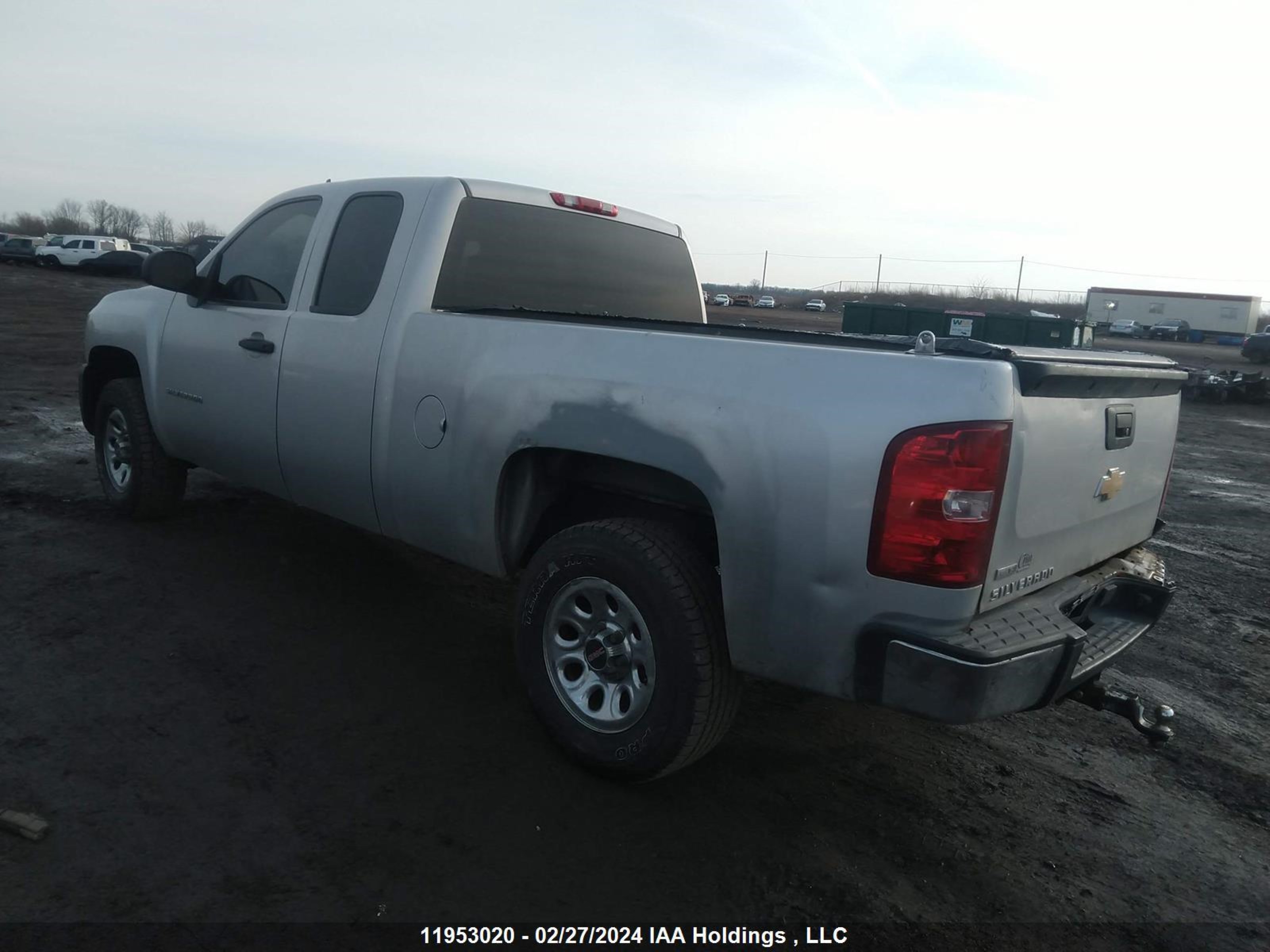 Photo 2 VIN: 1GCSCPE00AZ215425 - CHEVROLET SILVERADO 