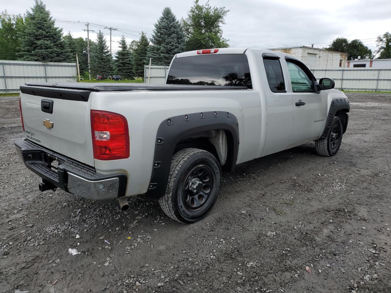 Photo 2 VIN: 1GCSCPE08AZ121938 - CHEVROLET SILVERADO 