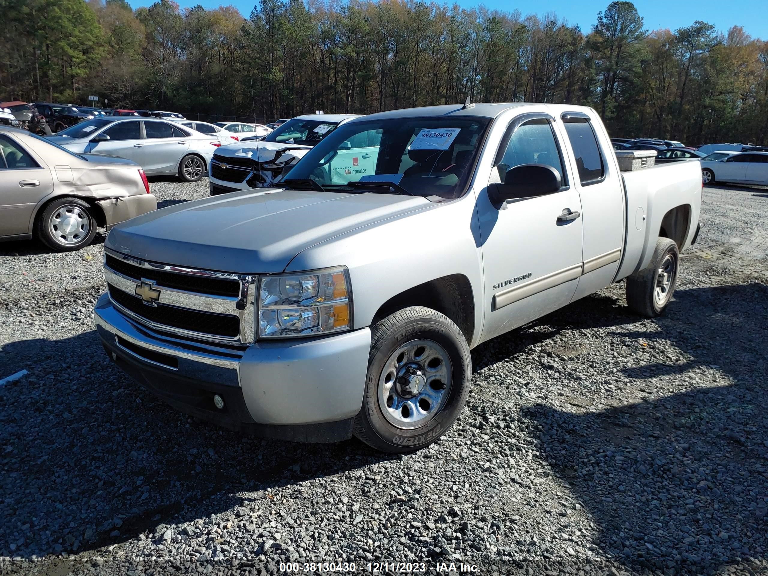 Photo 1 VIN: 1GCSCREA6AZ115625 - CHEVROLET SILVERADO 