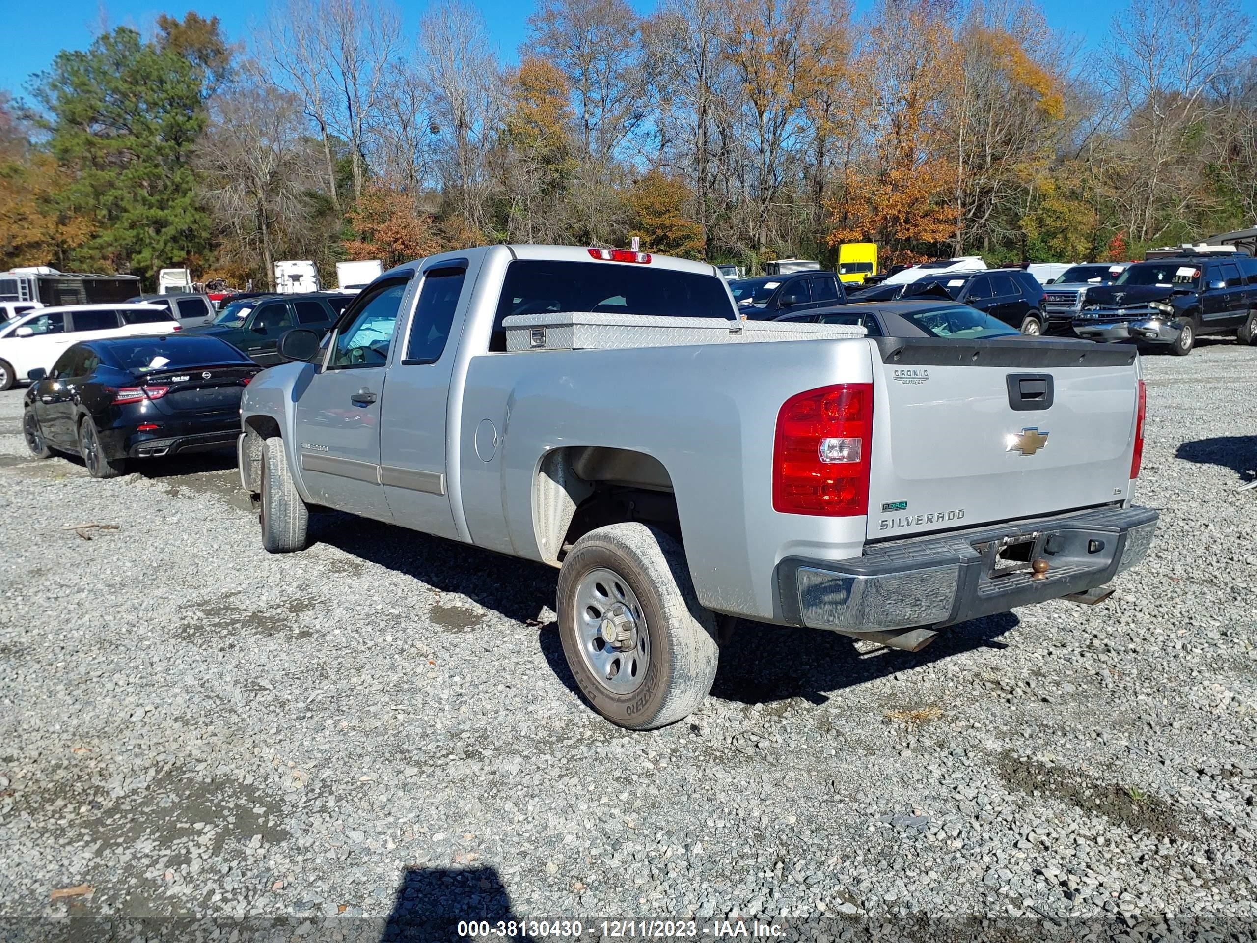 Photo 2 VIN: 1GCSCREA6AZ115625 - CHEVROLET SILVERADO 