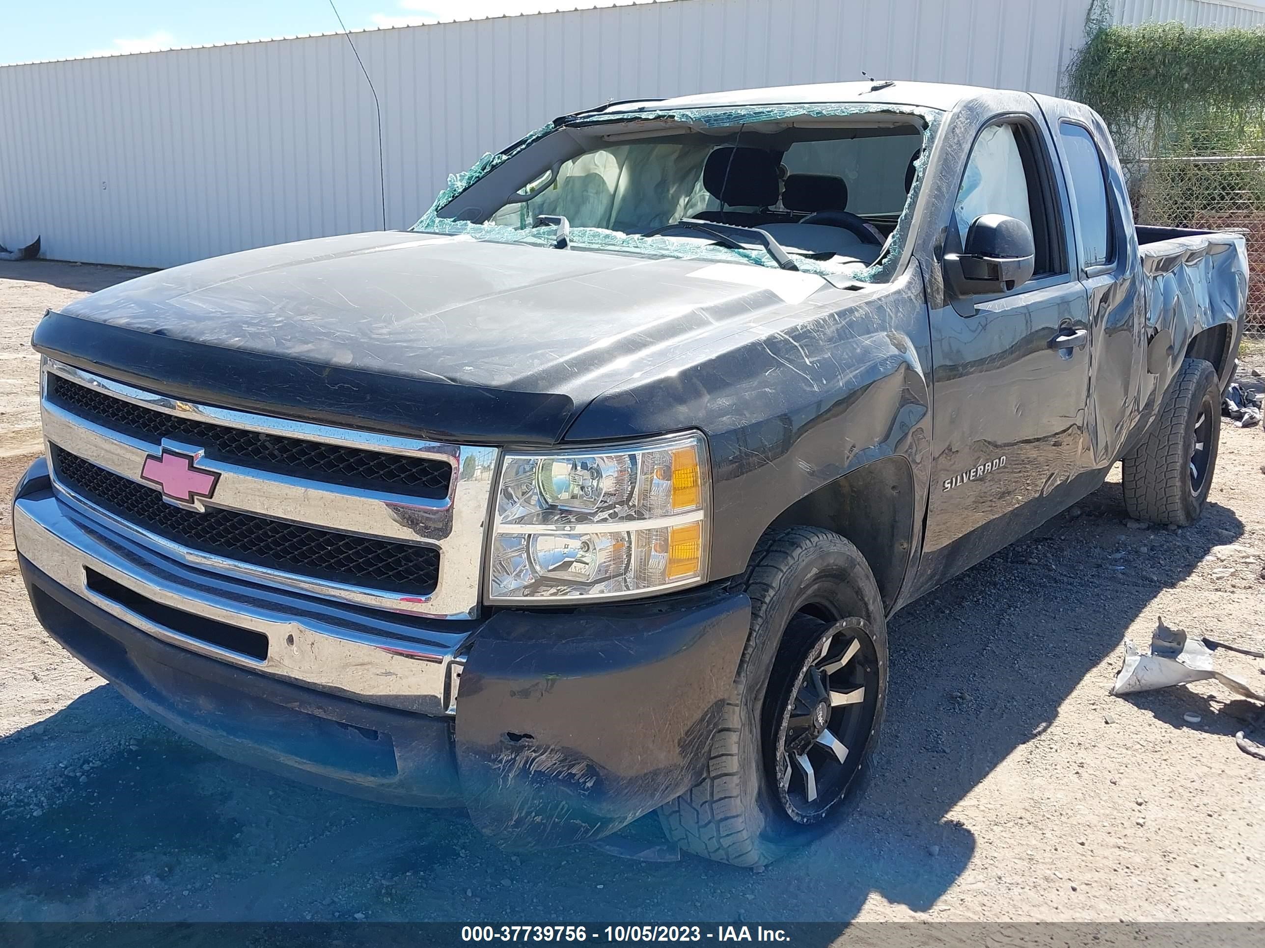 Photo 1 VIN: 1GCSCREA8AZ170271 - CHEVROLET SILVERADO 