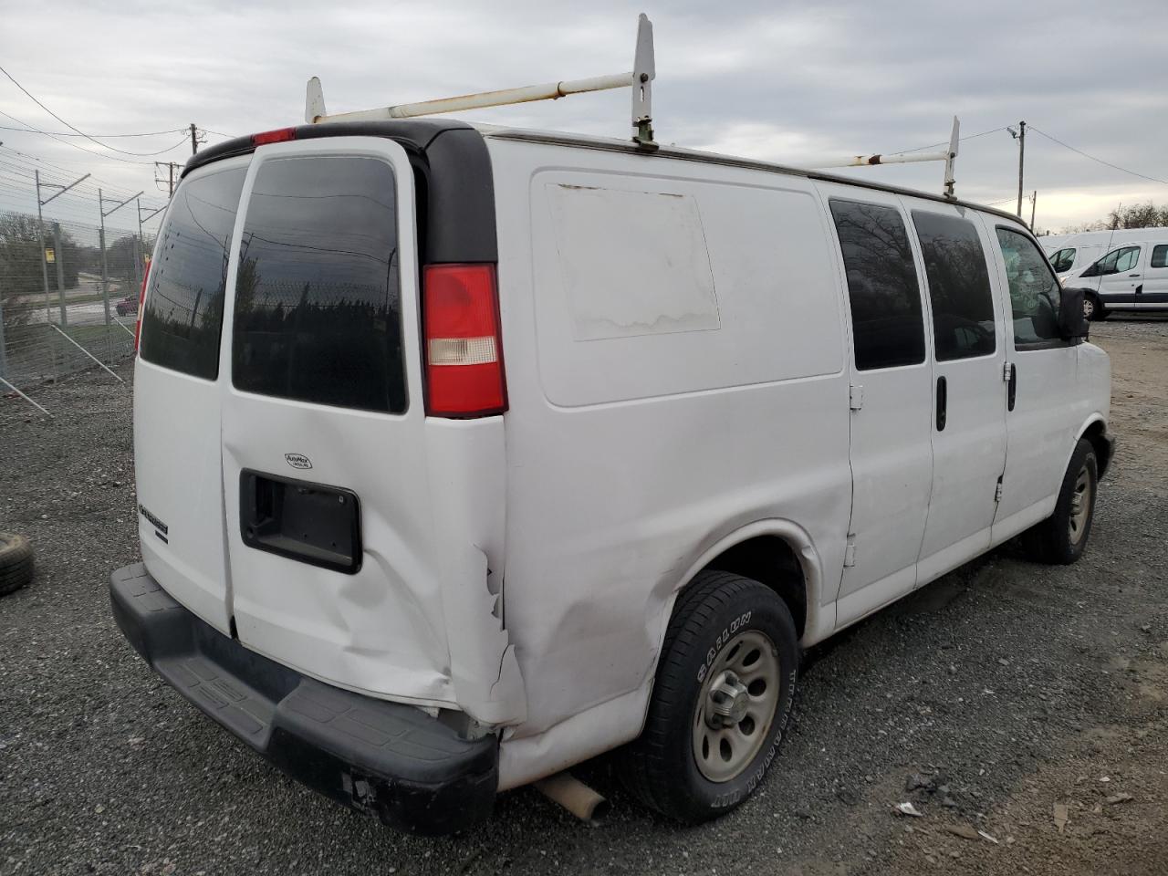 Photo 2 VIN: 1GCSGAFX0D1113400 - CHEVROLET EXPRESS 