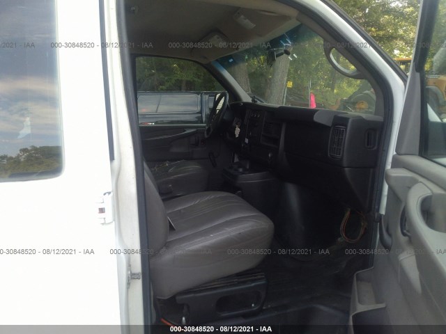 Photo 4 VIN: 1GCSGAFX4B1172740 - CHEVROLET EXPRESS CARGO VAN 