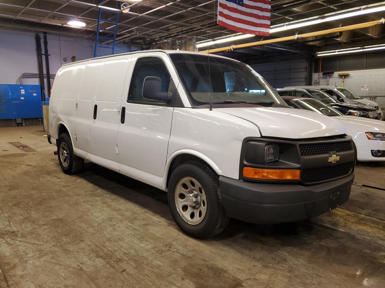 Photo 3 VIN: 1GCSGAFX5B1105919 - CHEVROLET EXPRESS 