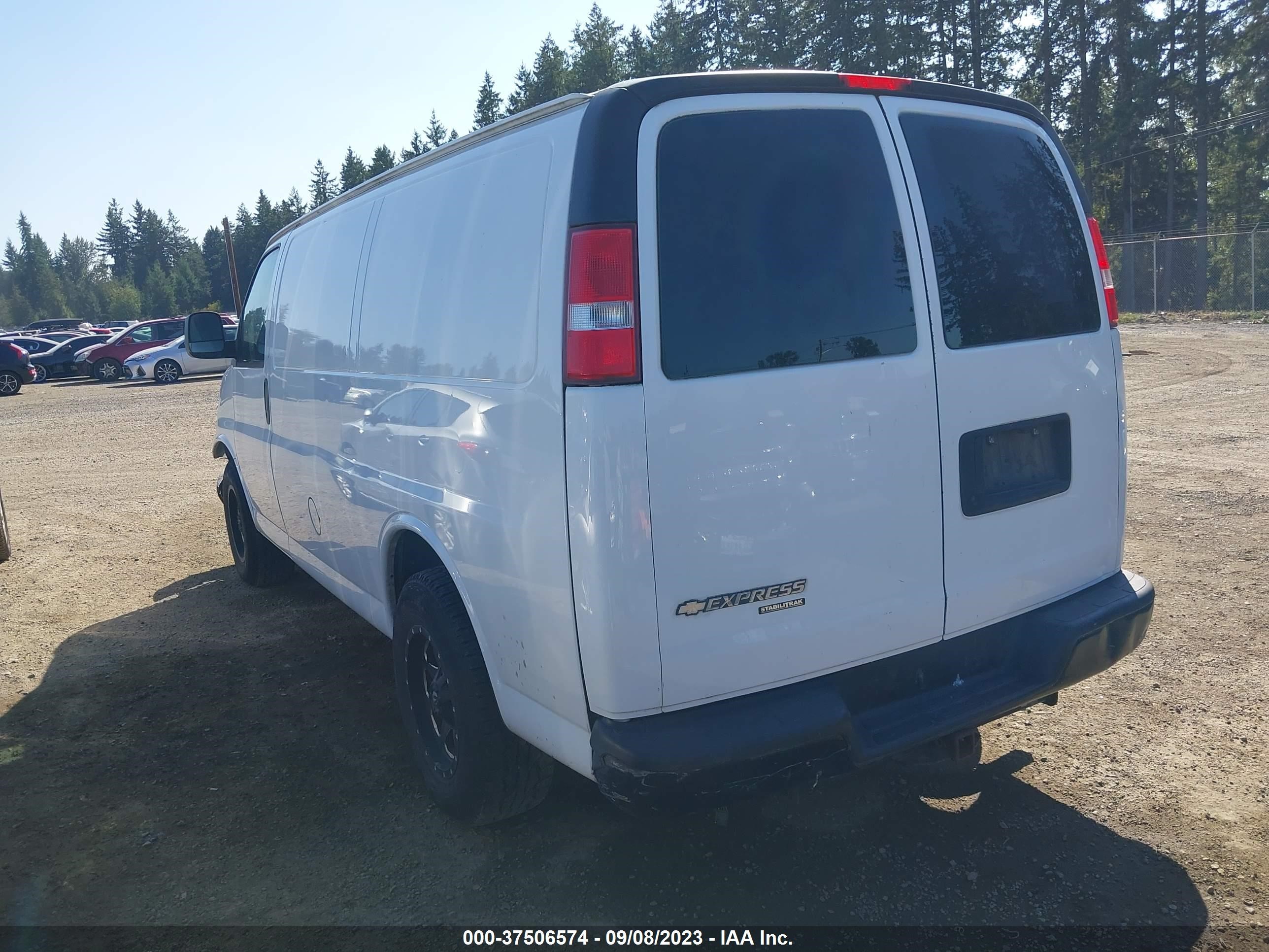 Photo 2 VIN: 1GCSGAFX7B1188222 - CHEVROLET EXPRESS 