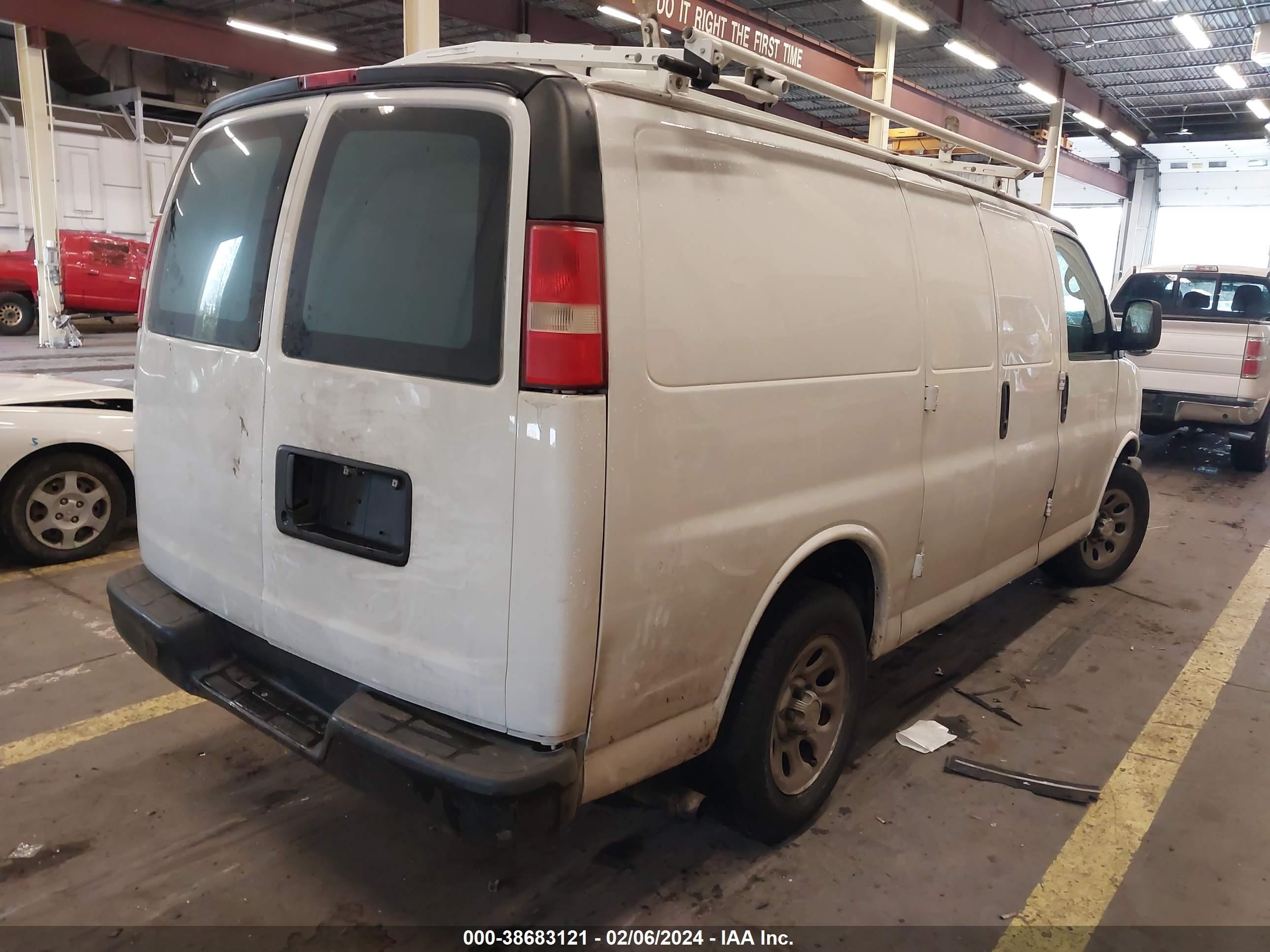 Photo 3 VIN: 1GCSGAFX7E1187463 - CHEVROLET EXPRESS 