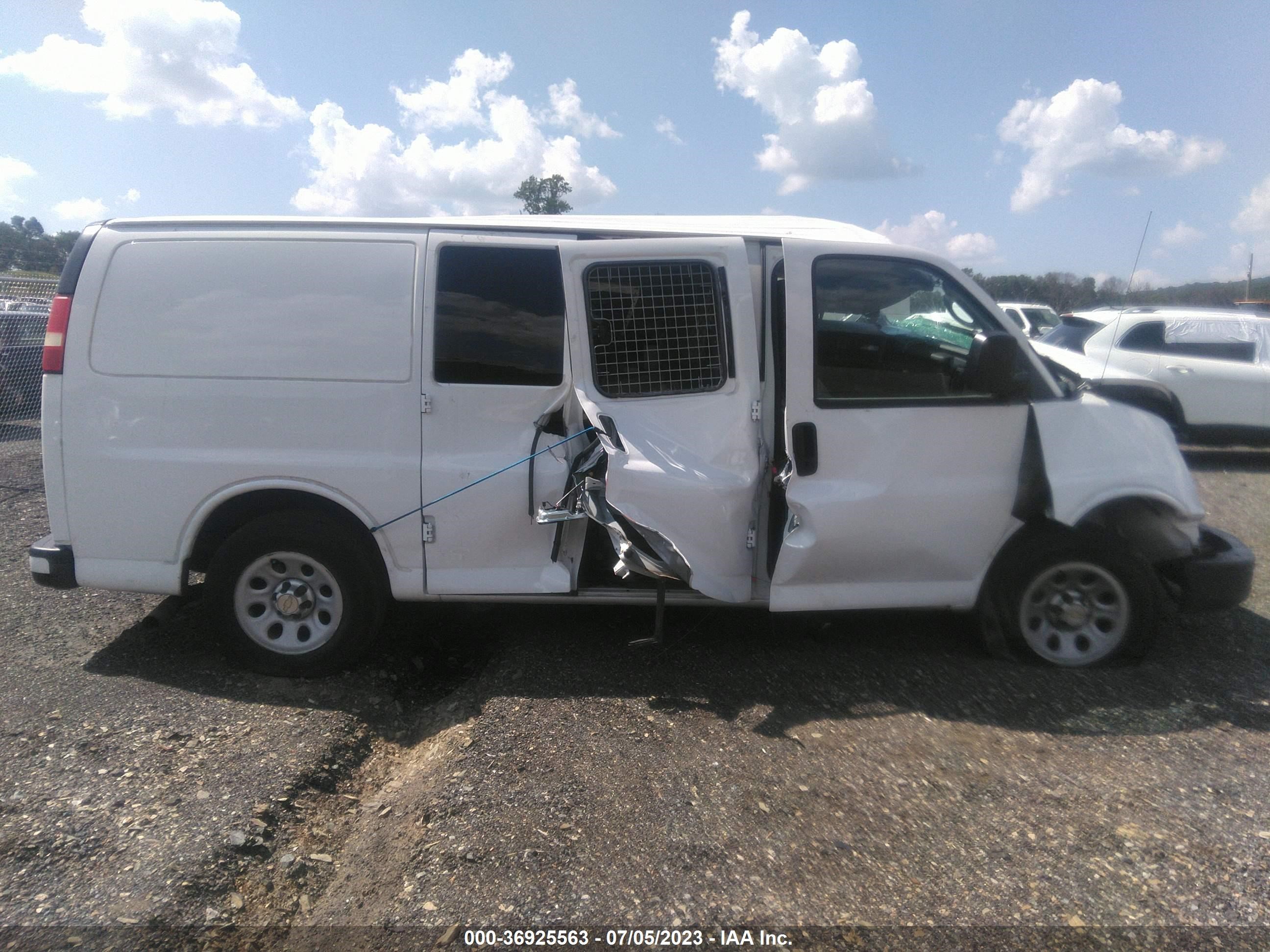 Photo 11 VIN: 1GCSGAFX9D1140076 - CHEVROLET EXPRESS 