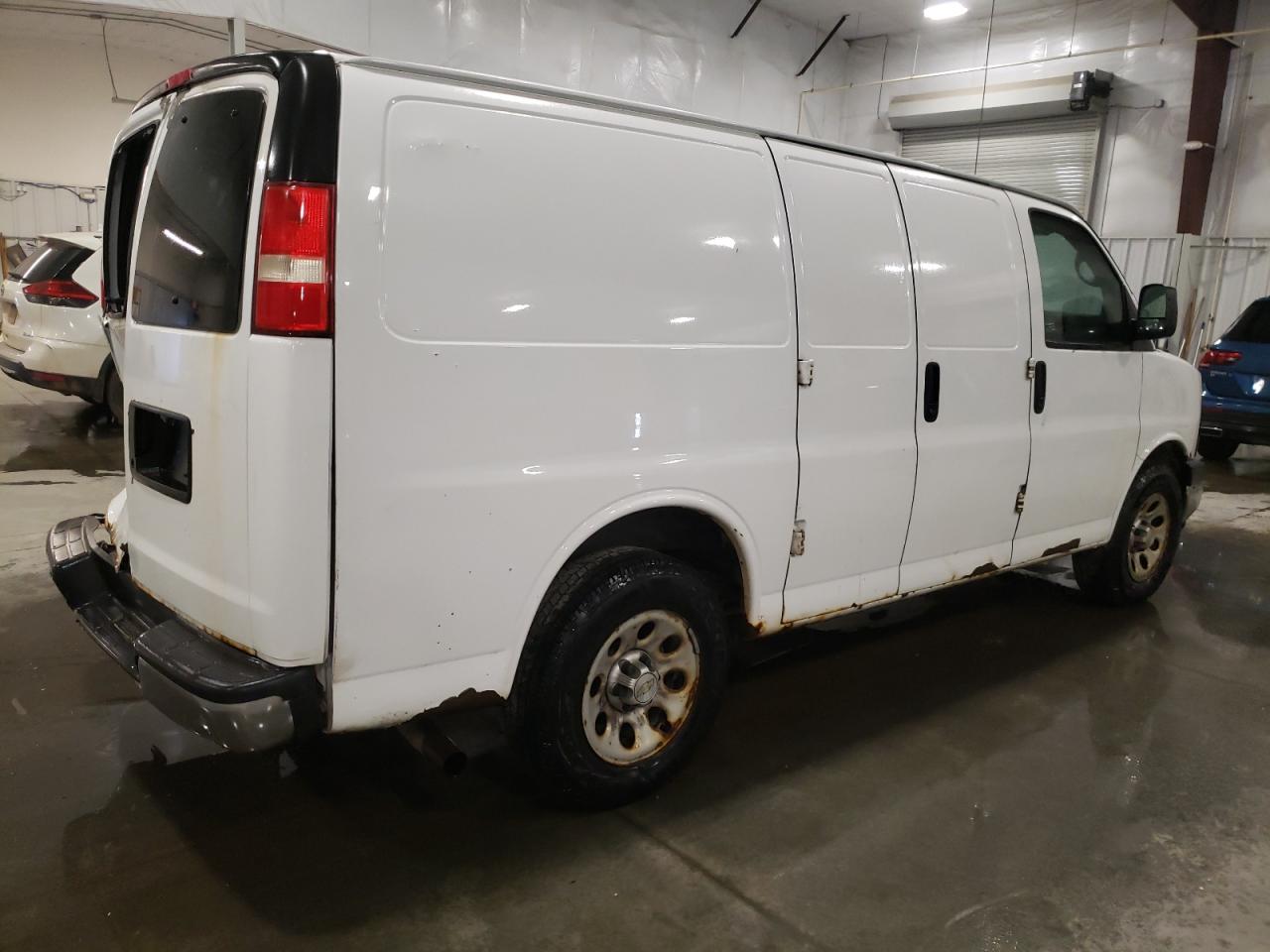 Photo 2 VIN: 1GCSHAF43B1141479 - CHEVROLET EXPRESS 