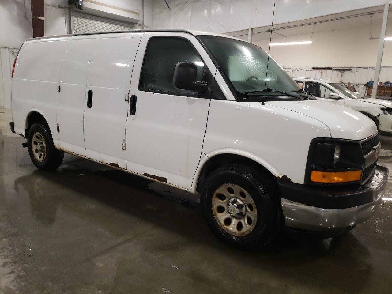 Photo 3 VIN: 1GCSHAF43B1141479 - CHEVROLET EXPRESS 