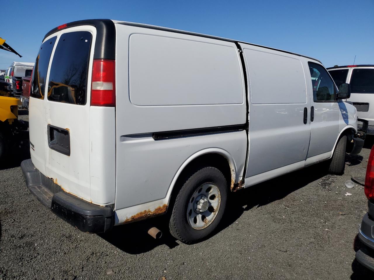 Photo 2 VIN: 1GCSHAF46C1161422 - CHEVROLET EXPRESS 