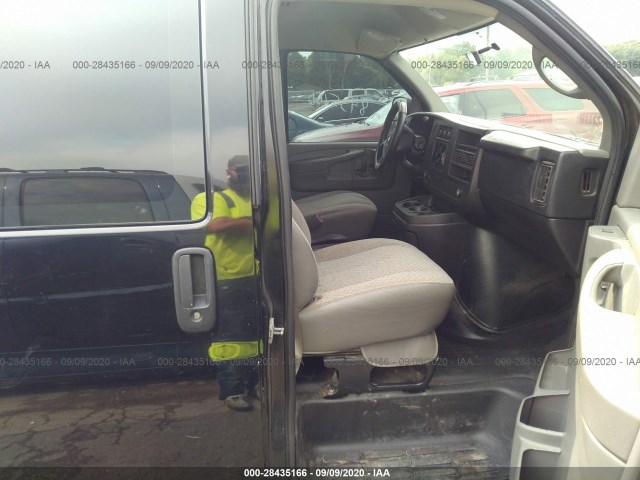 Photo 4 VIN: 1GCSHAF4XD1174692 - CHEVROLET EXPRESS CARGO VAN 