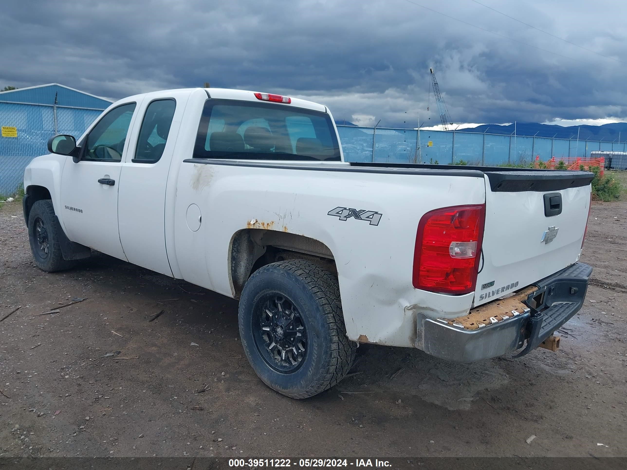 Photo 2 VIN: 1GCSKPE39AZ140950 - CHEVROLET SILVERADO 