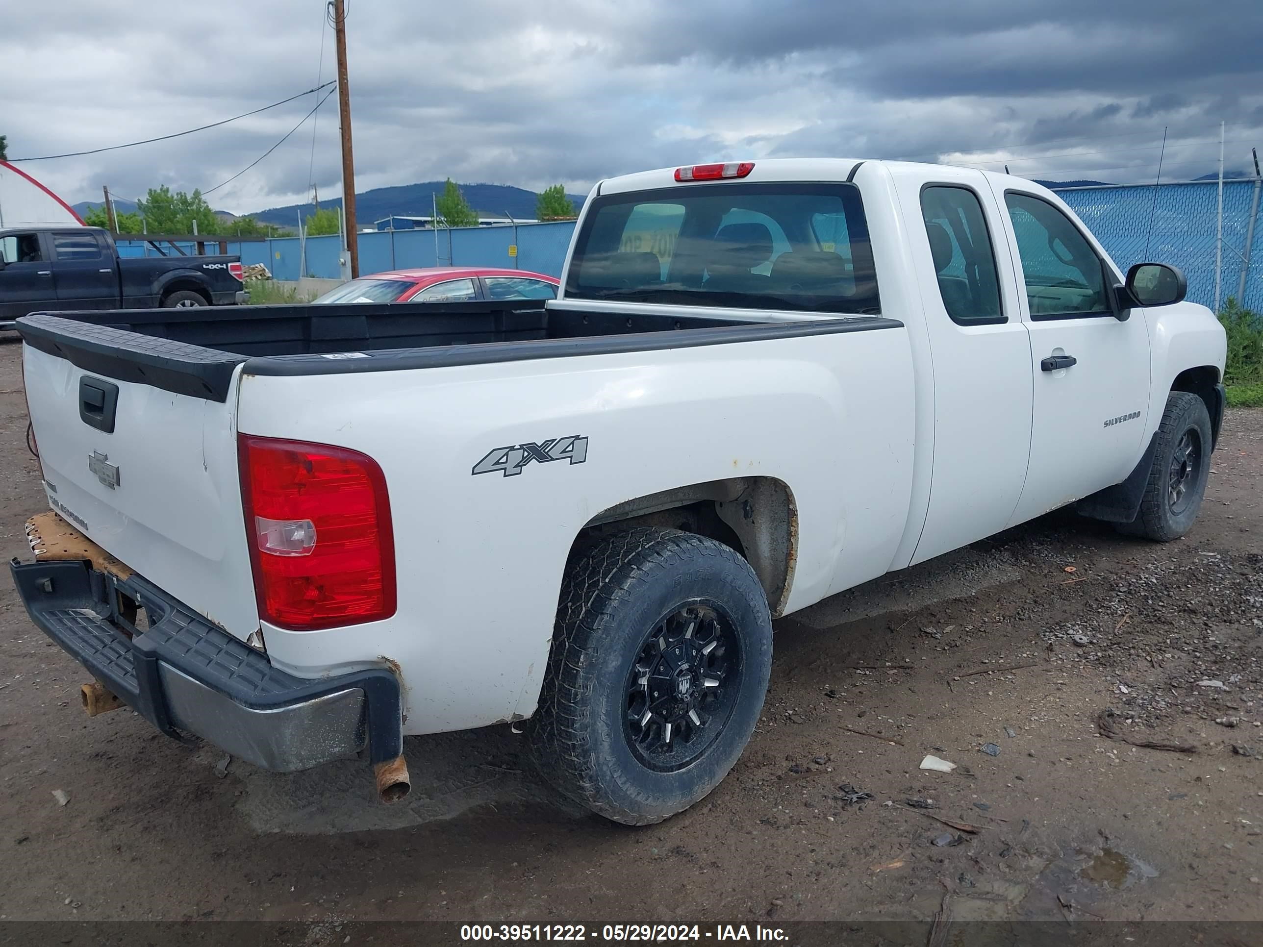 Photo 3 VIN: 1GCSKPE39AZ140950 - CHEVROLET SILVERADO 