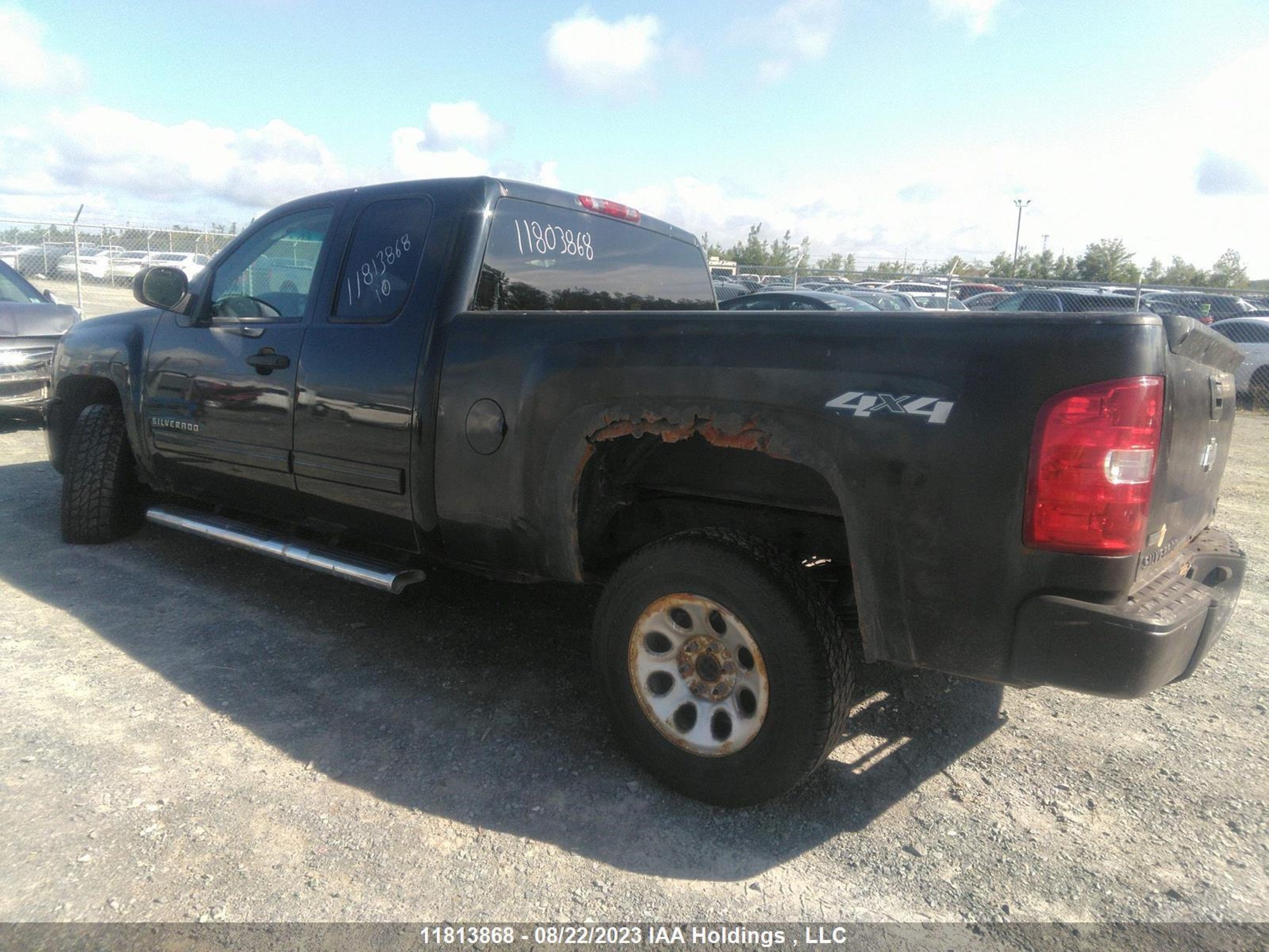 Photo 2 VIN: 1GCSKREA8AZ104130 - CHEVROLET SILVERADO 