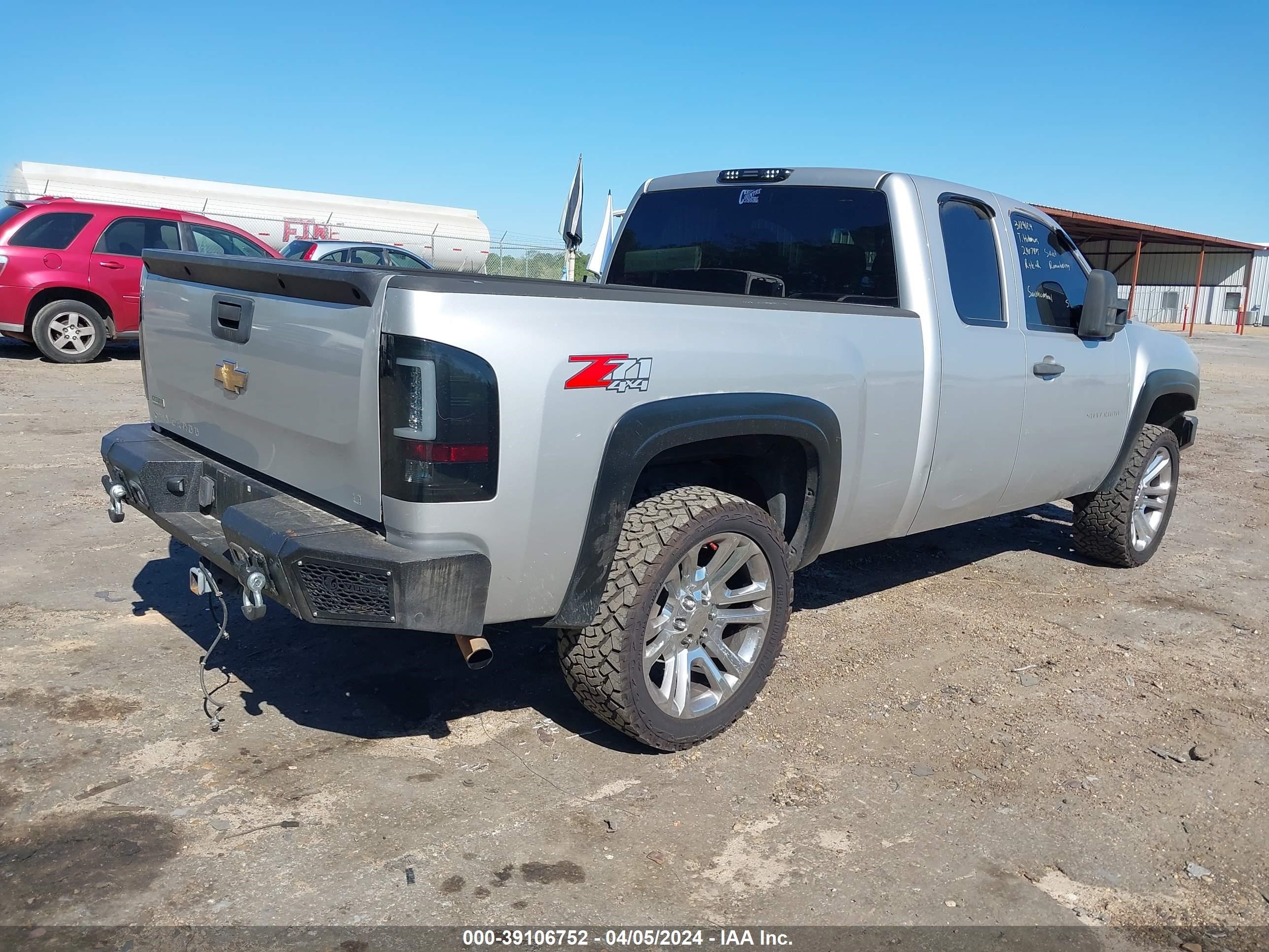 Photo 3 VIN: 1GCSKSE31AZ240785 - CHEVROLET SILVERADO 