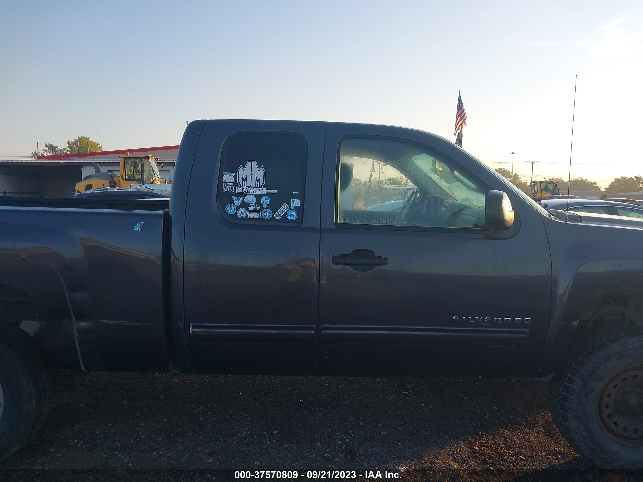 Photo 12 VIN: 1GCSKSE31AZ280591 - CHEVROLET SILVERADO 