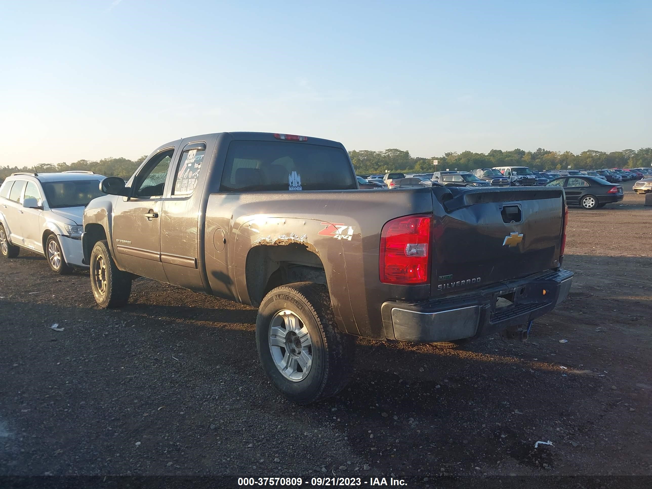 Photo 2 VIN: 1GCSKSE31AZ280591 - CHEVROLET SILVERADO 