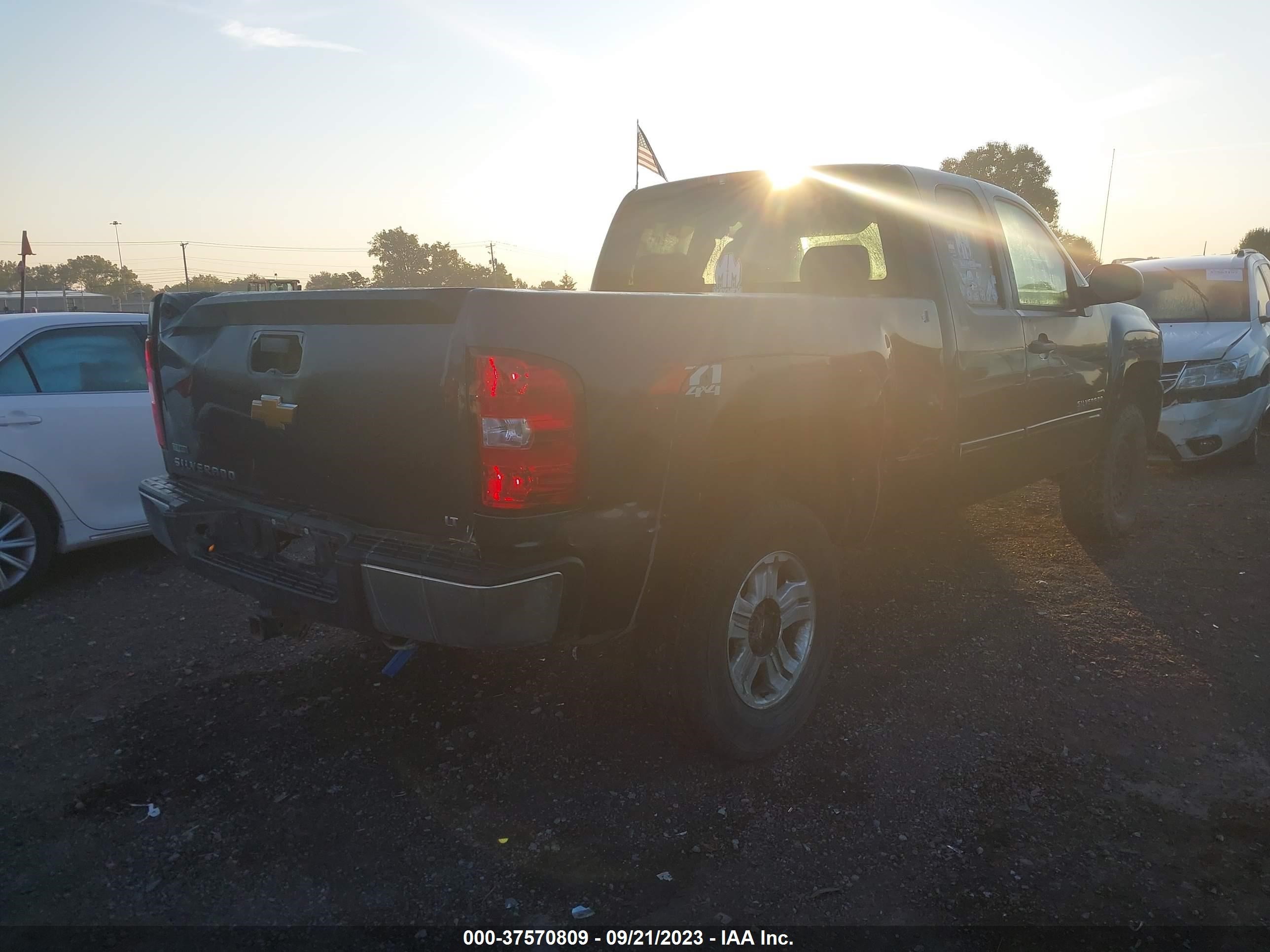 Photo 5 VIN: 1GCSKSE31AZ280591 - CHEVROLET SILVERADO 