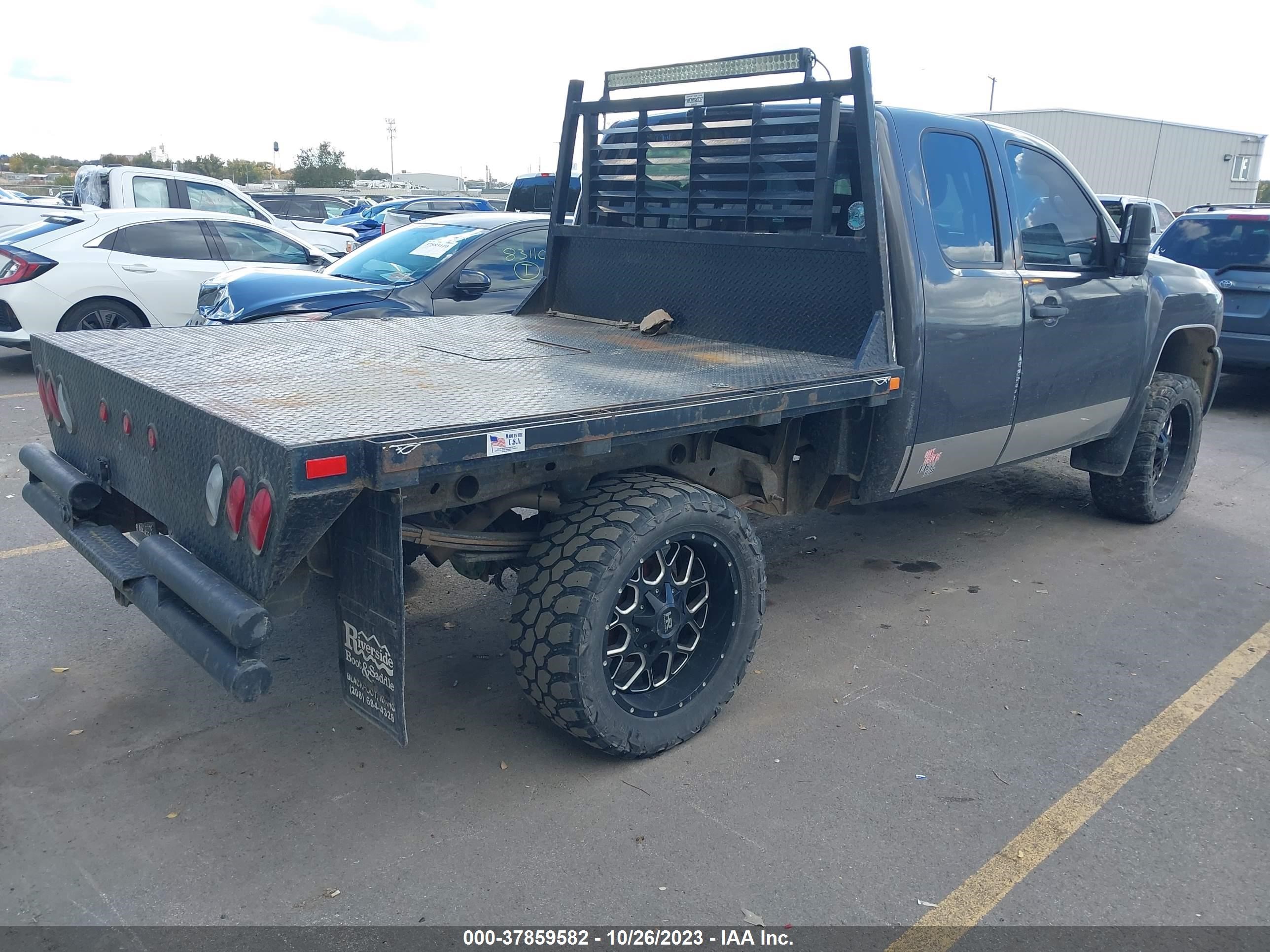 Photo 3 VIN: 1GCSKSE32AZ280678 - CHEVROLET SILVERADO 