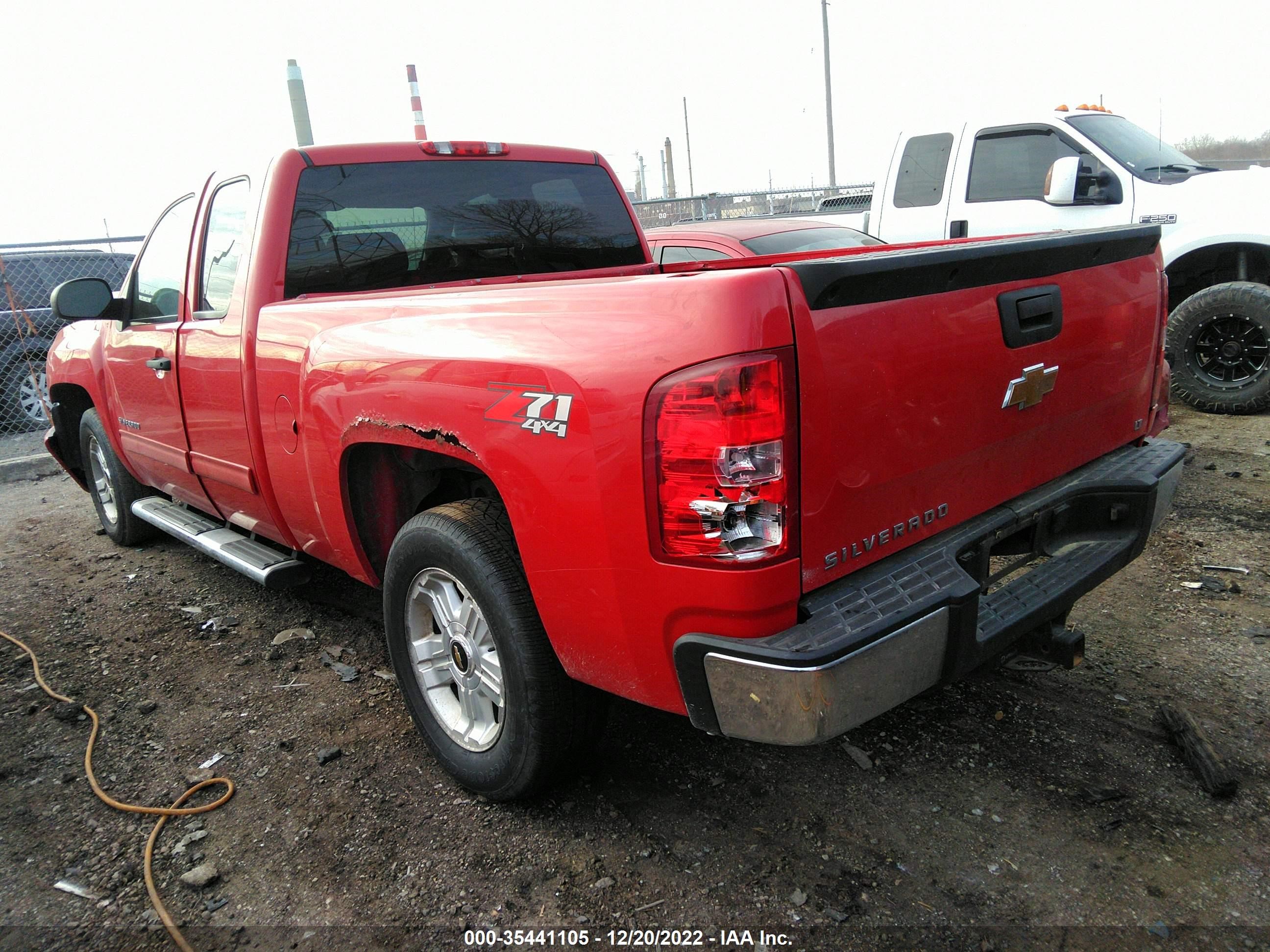 Photo 2 VIN: 1GCSKSE36AZ143131 - CHEVROLET SILVERADO 