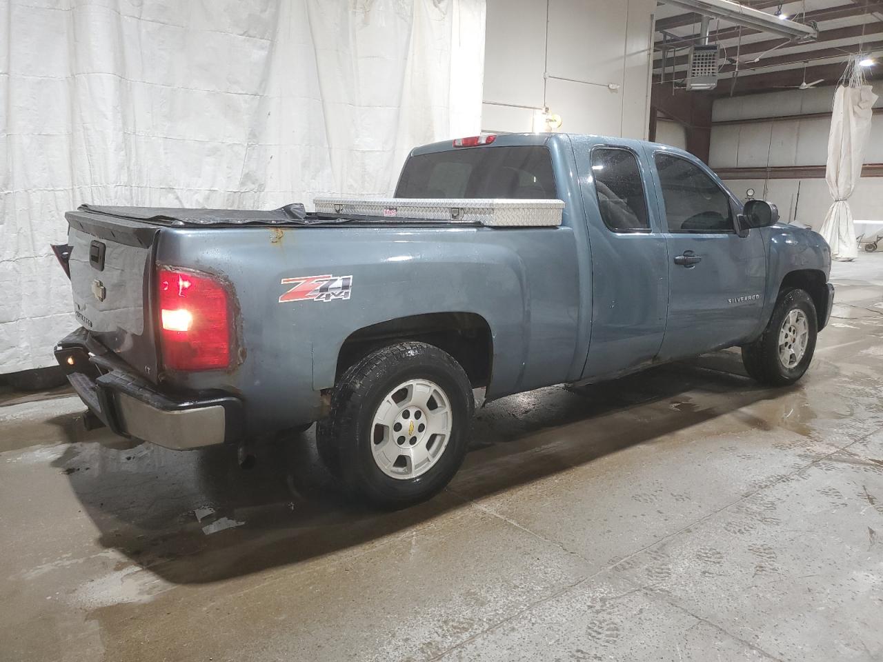 Photo 2 VIN: 1GCSKSE36AZ264452 - CHEVROLET SILVERADO 